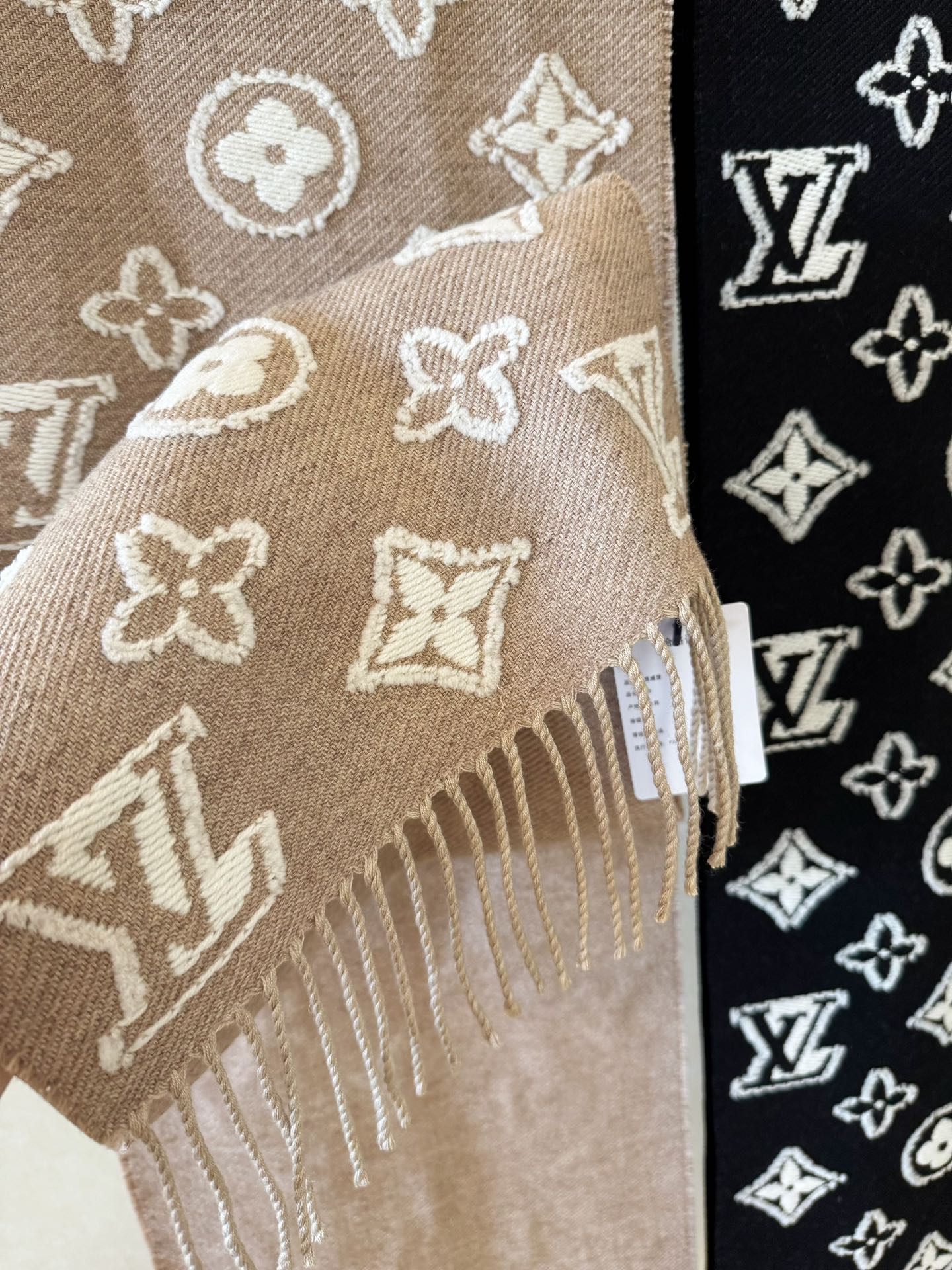 Bagsaaa LV 3D Scarf Black/Beige - 220 x 34 cm