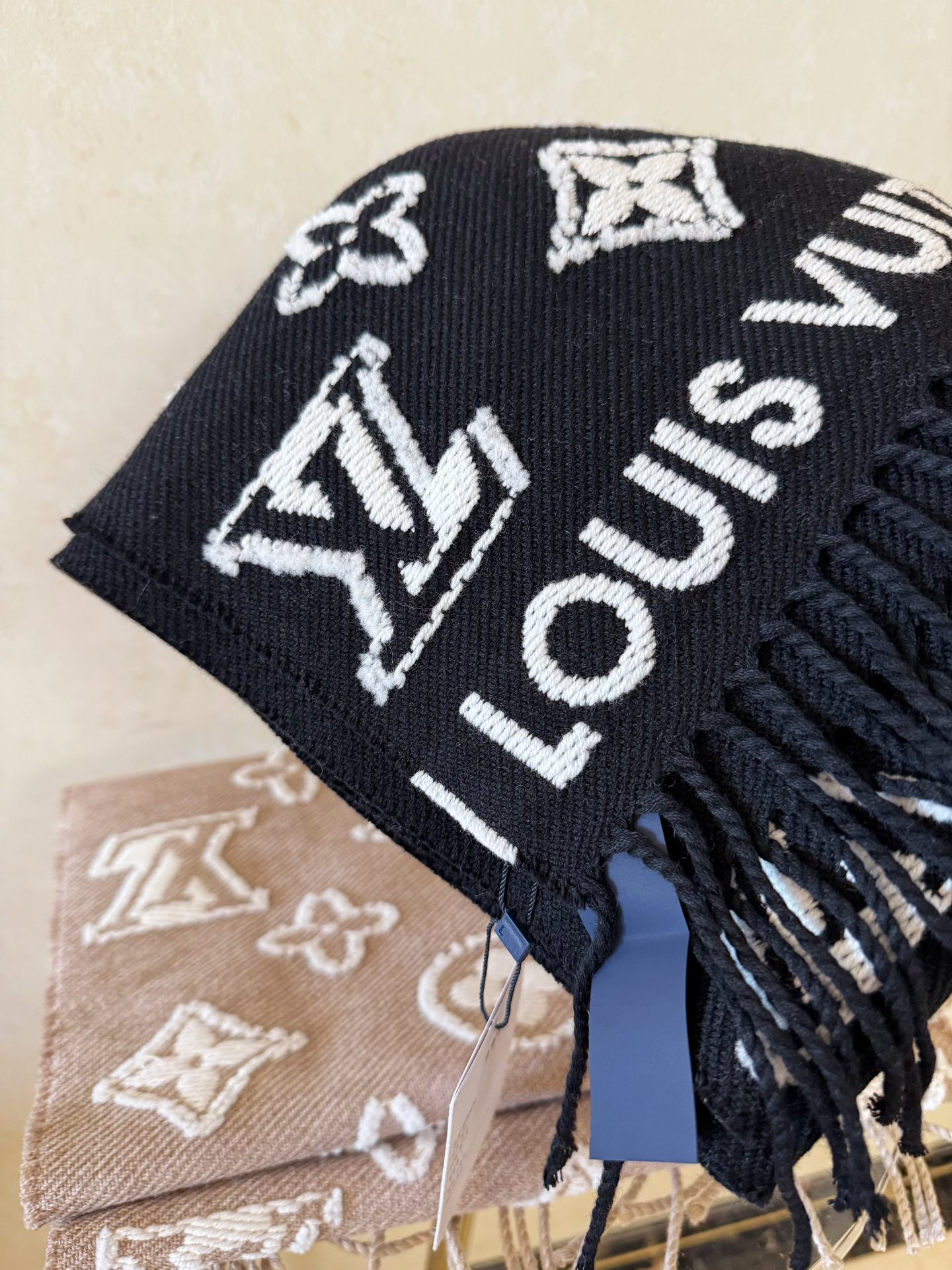 Bagsaaa LV 3D Scarf Black/Beige - 220 x 34 cm