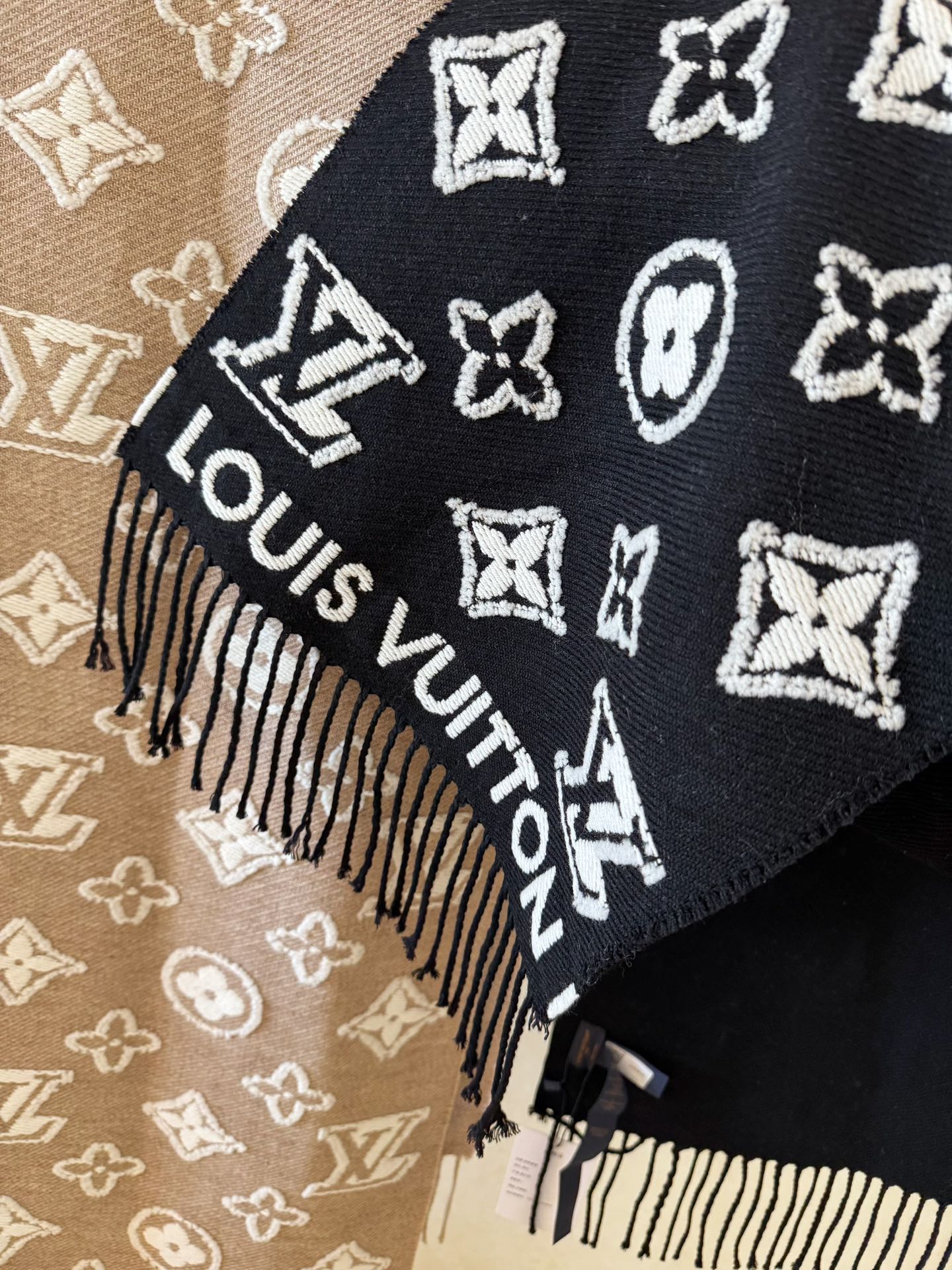 Bagsaaa LV 3D Scarf Black/Beige - 220 x 34 cm