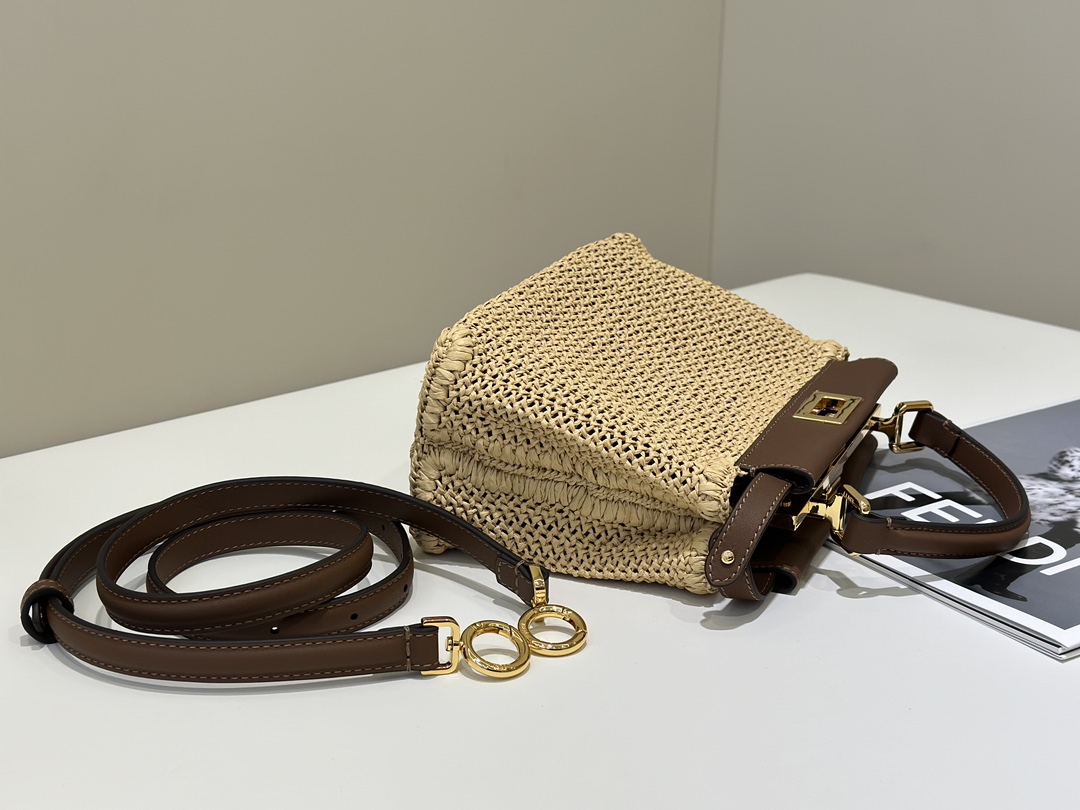Bagsaaa F**di Peekaboo Mini Brown leather and macramé bag - 23cm