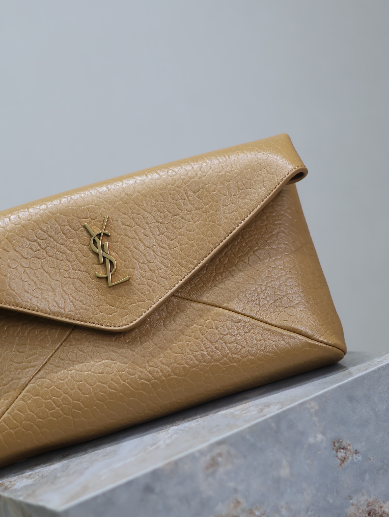 Bagsaaa Cassandre large envelope pouch in lambskin 769307 dark beige - 29.5cm