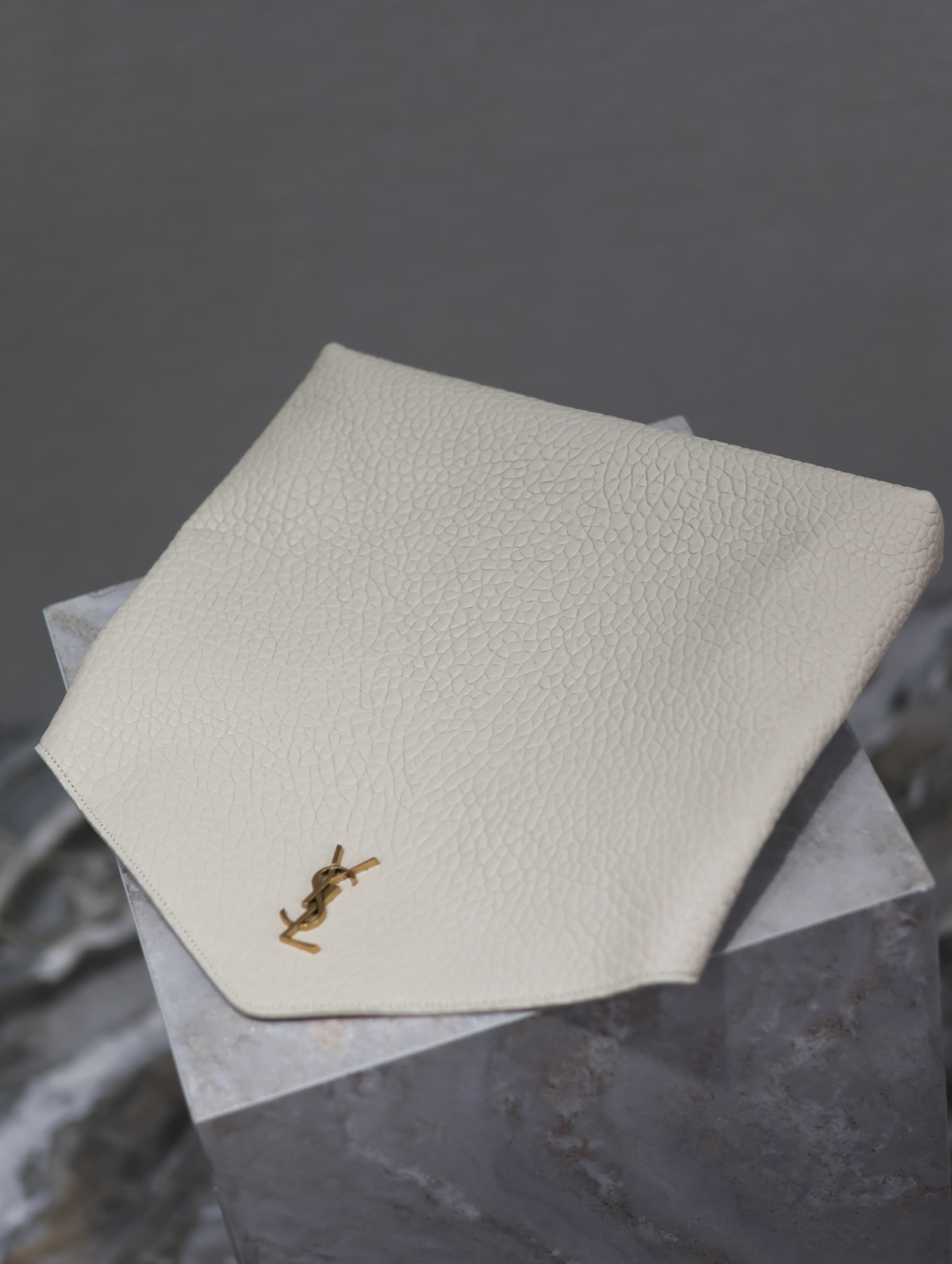 Bagsaaa Cassandre large envelope pouch in lambskin 769307 white - 29.5cm