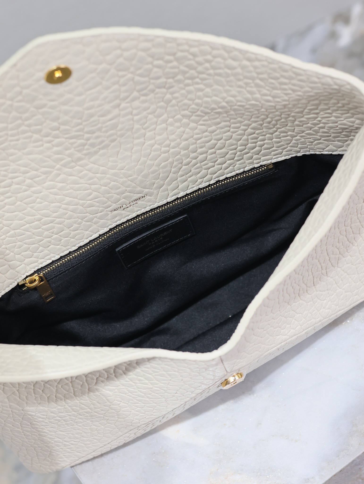 Bagsaaa Cassandre large envelope pouch in lambskin 769307 white - 29.5cm