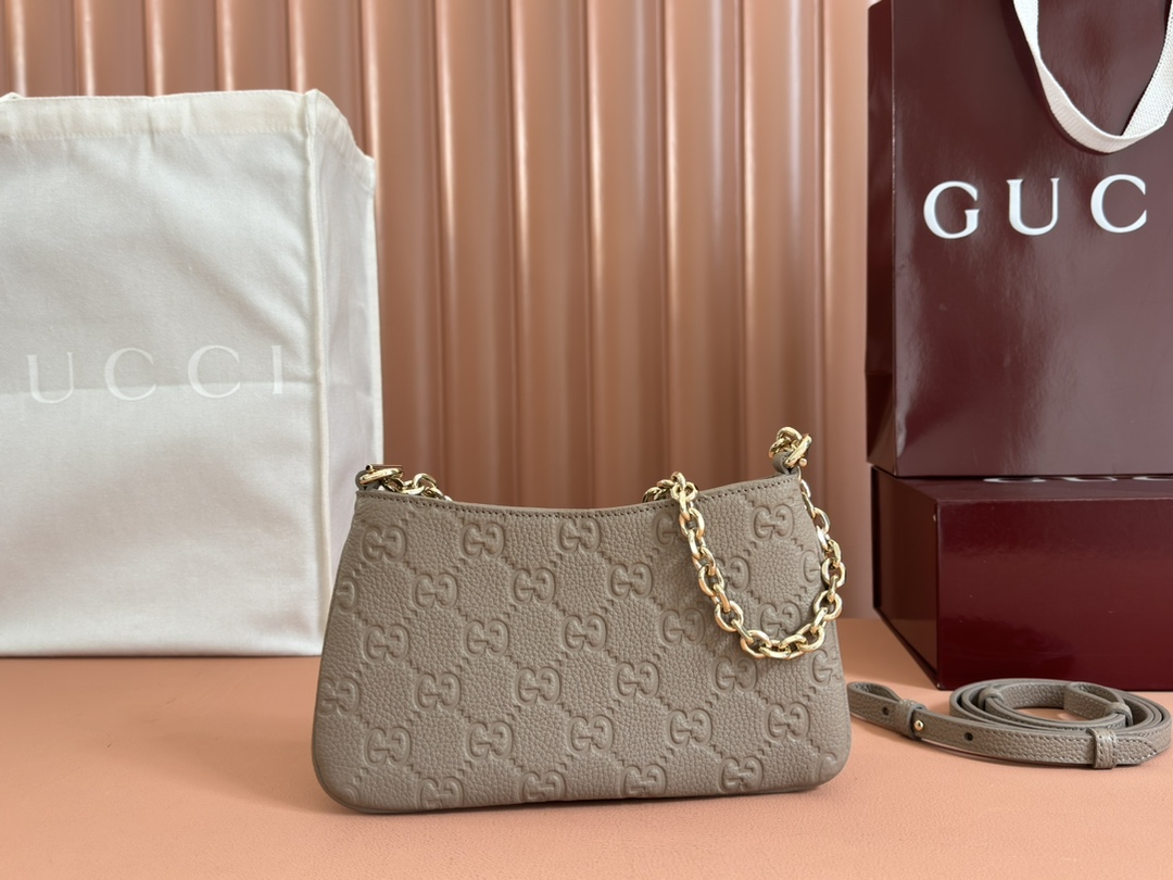 Bagsaaa Gvc*1 GG Emblem S*per mini bag 815278 taupe - 23 x 12 x 2 cm