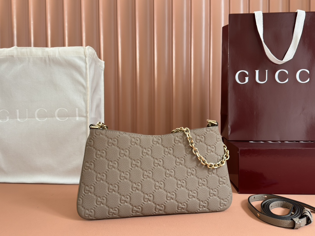 Bagsaaa Gvc*1 GG Emblem medium shoulder bag 815277 taupe - 29.5cm