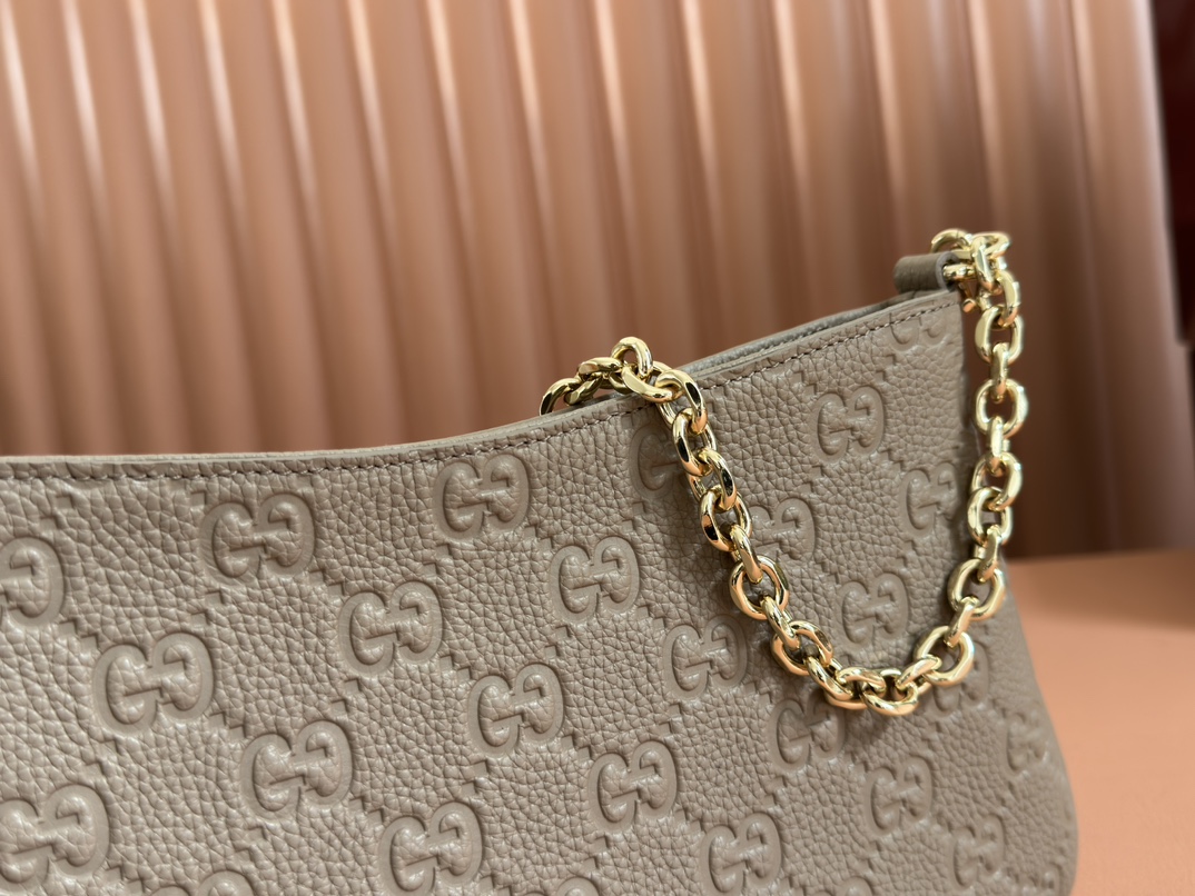 Bagsaaa Gvc*1 GG Emblem medium shoulder bag 815277 taupe - 29.5cm