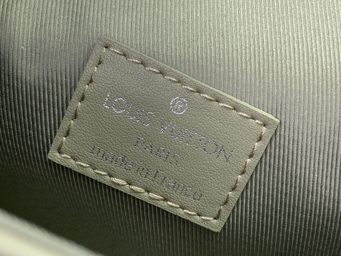 Bagsaaa L0vis Vvtt0n M11543 Steamer Bag Khaki Green - 18 x 11 x 6.5 cm