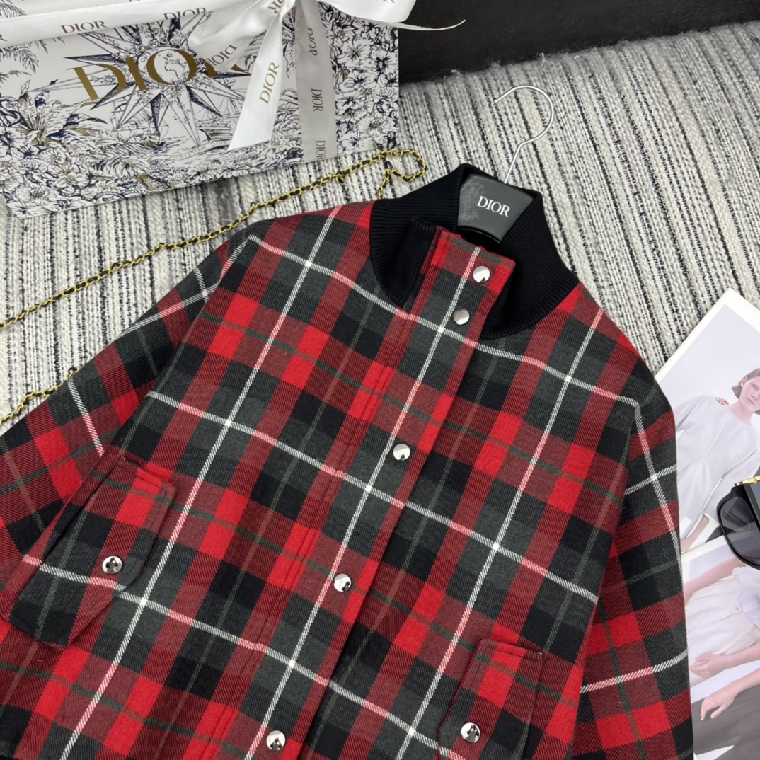 Bagsaaa D10r Coat Black & Red