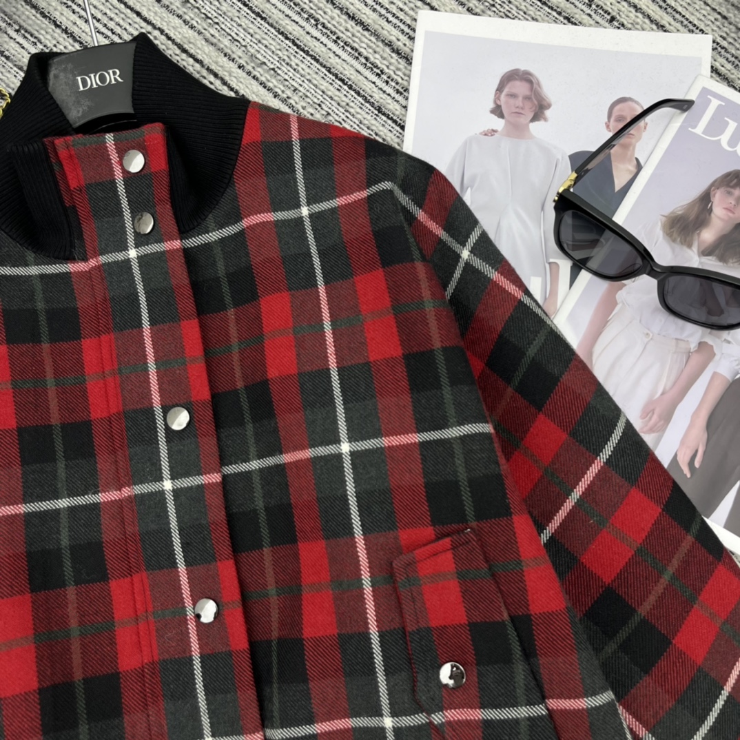 Bagsaaa D10r Coat Black & Red