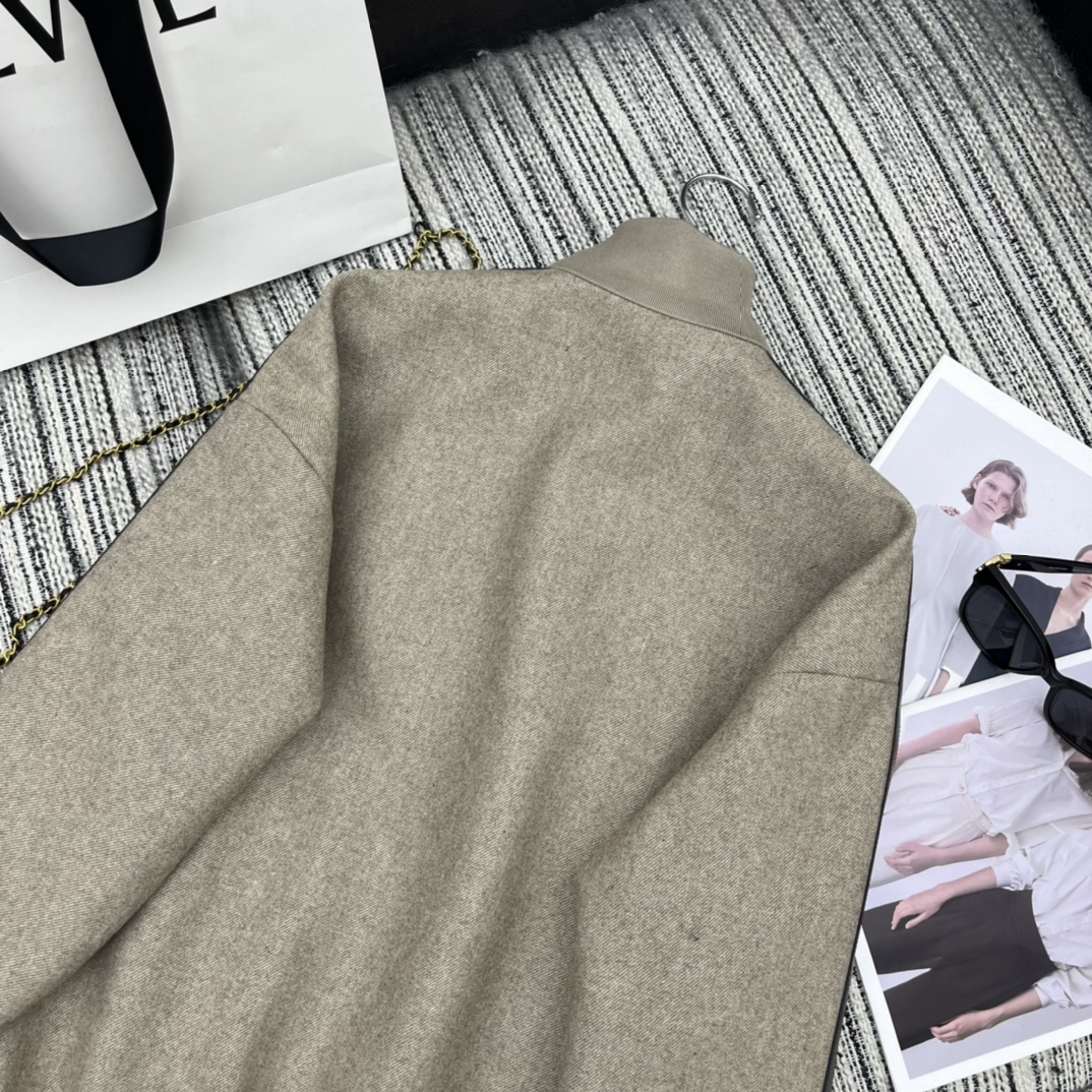 Bagsaaa L0ew* Anagram tracksuit jacket beige
