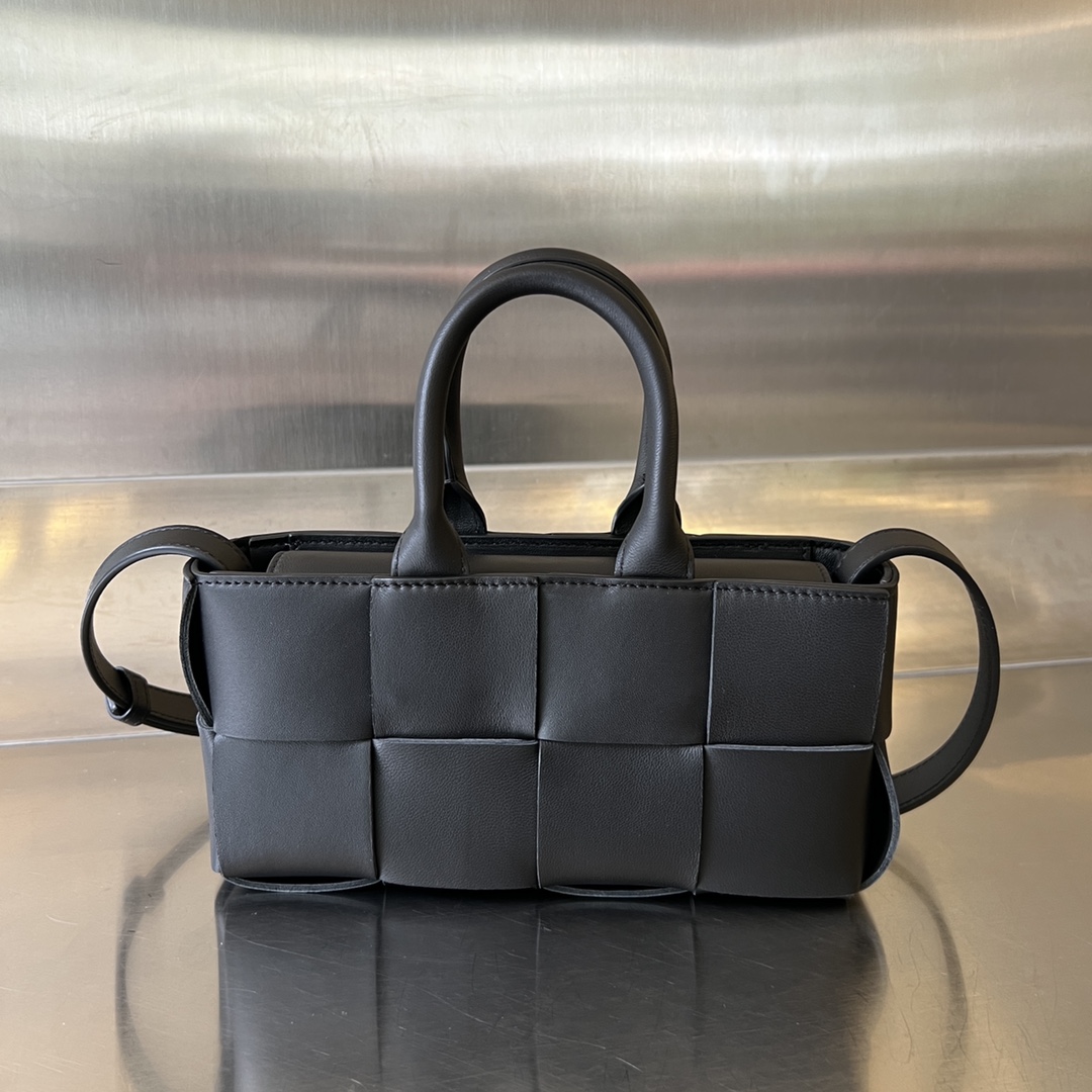Bagsaaa B0tt*ga Ven*ta East-West Arco Tote 776778 Black - 22cm
