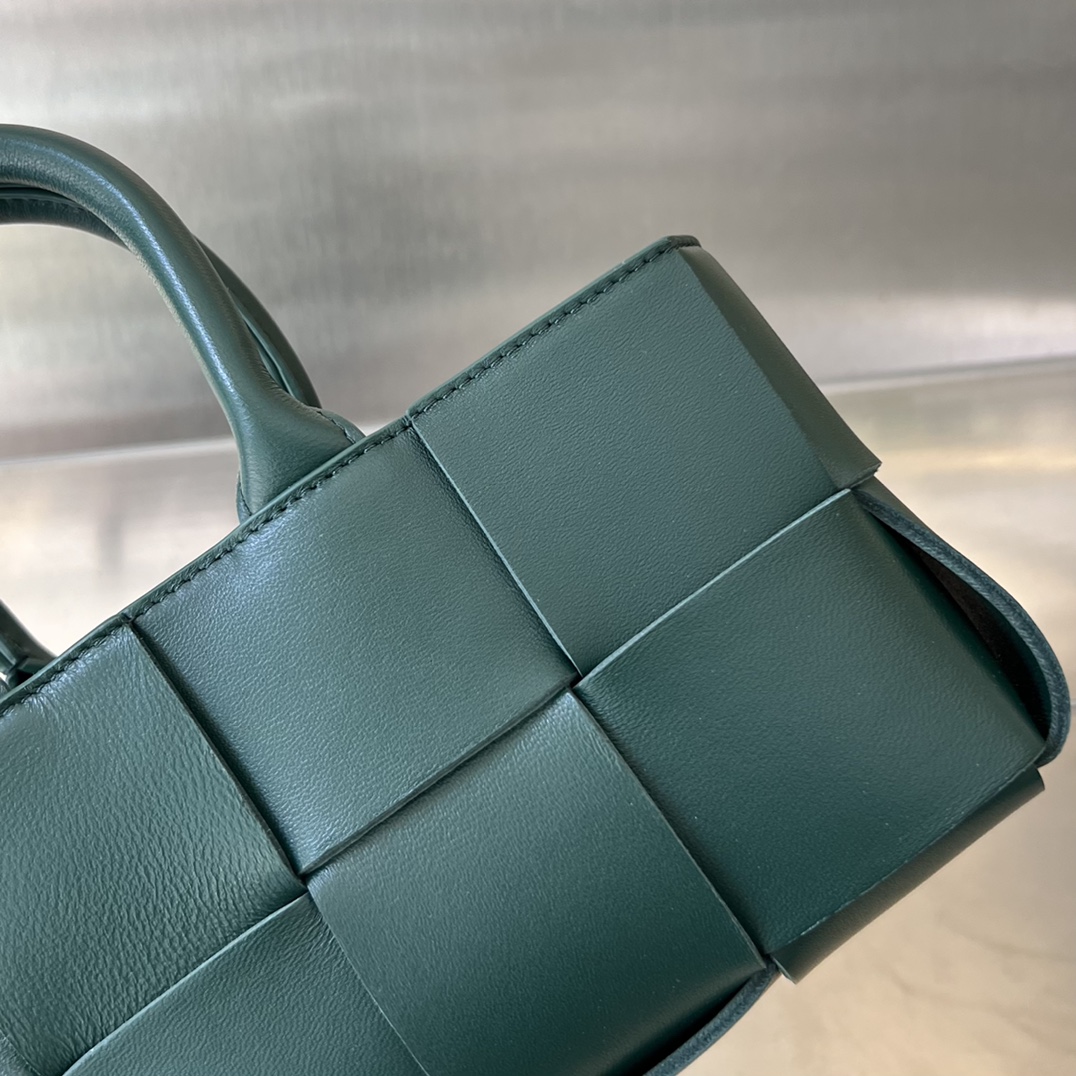 Bagsaaa B0tt*ga Ven*ta East-West Arco Tote 776778 Green - 22cm