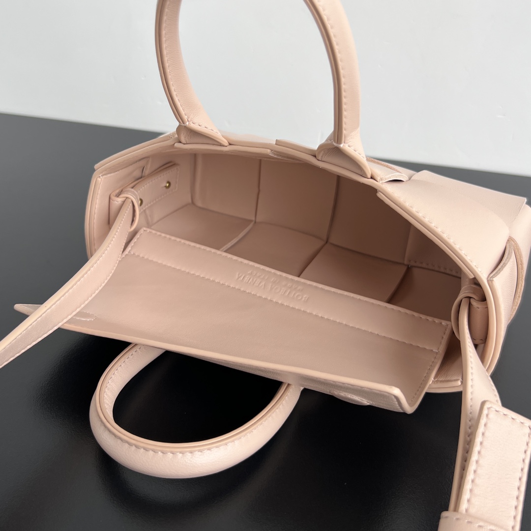 Bagsaaa B0tt*ga Ven*ta East-West Arco Tote 776778 Light Pink - 22cm