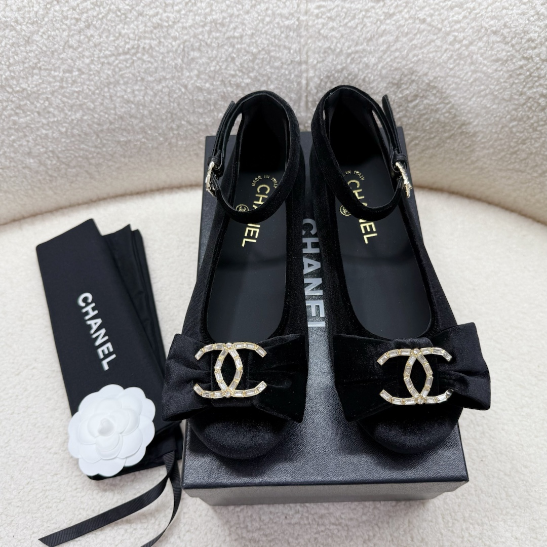 Bagsaaa Ch**el Mary Janes Black Velvet G46022