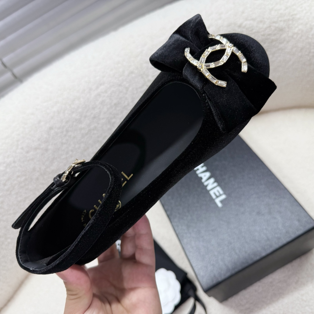 Bagsaaa Ch**el Mary Janes Black Velvet G46022
