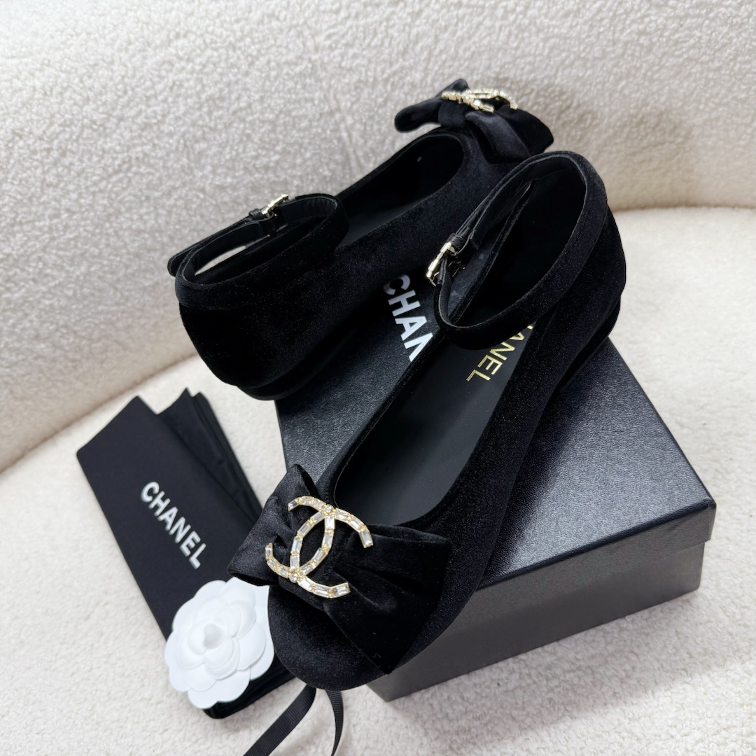 Bagsaaa Ch**el Mary Janes Black Velvet G46022