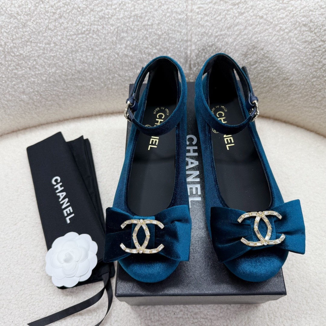 Bagsaaa Ch**el Mary Janes Blue Velvet G46022