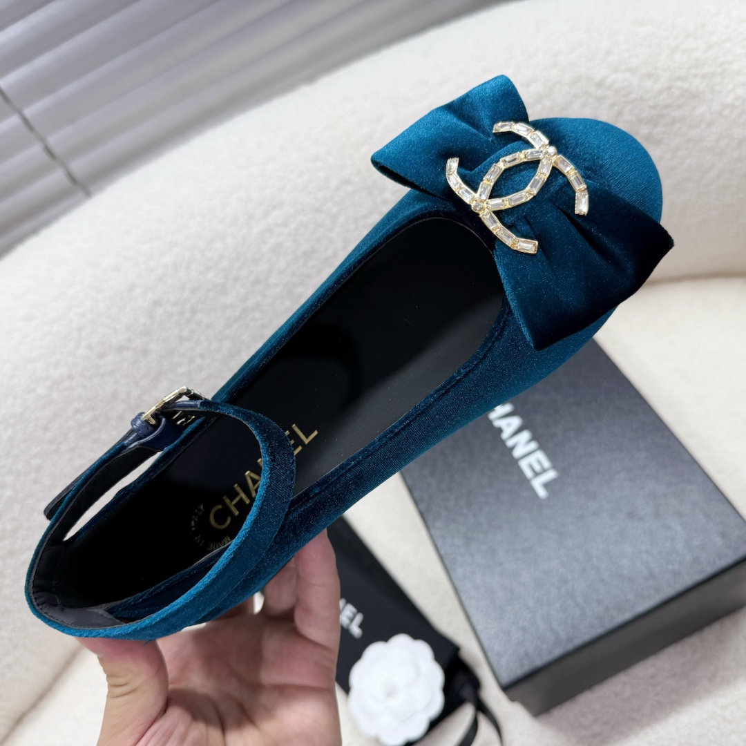 Bagsaaa Ch**el Mary Janes Blue Velvet G46022