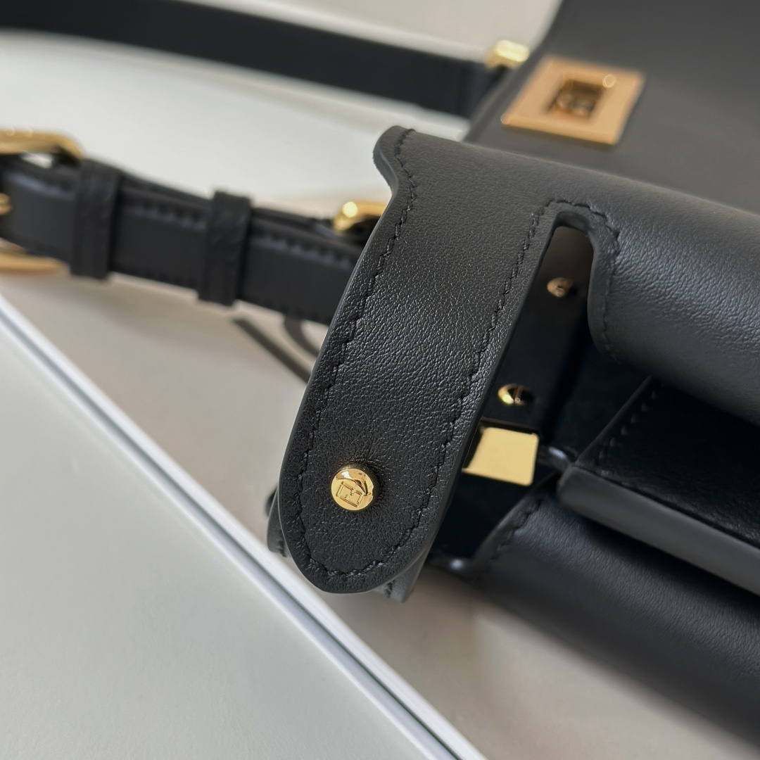 Bagsaaa Peekaboo Soft Large black leather bag - 40.5cm