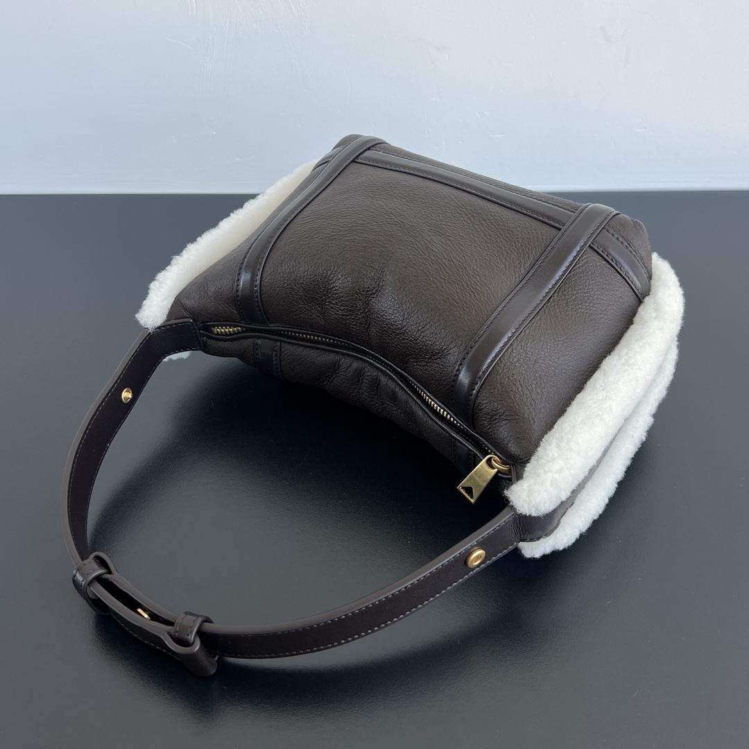 Bagsaaa B0tt*ga Ven*ta Wallace Mini Lamb Fur Top-Handle Bag - 20cm