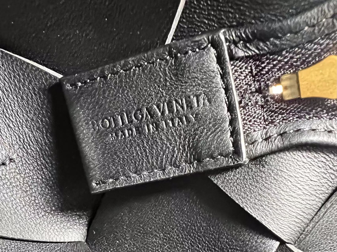 Bagsaaa B0tt*ga Ven*ta Mini Cassette Camera Bag 701915 Black - 15cm