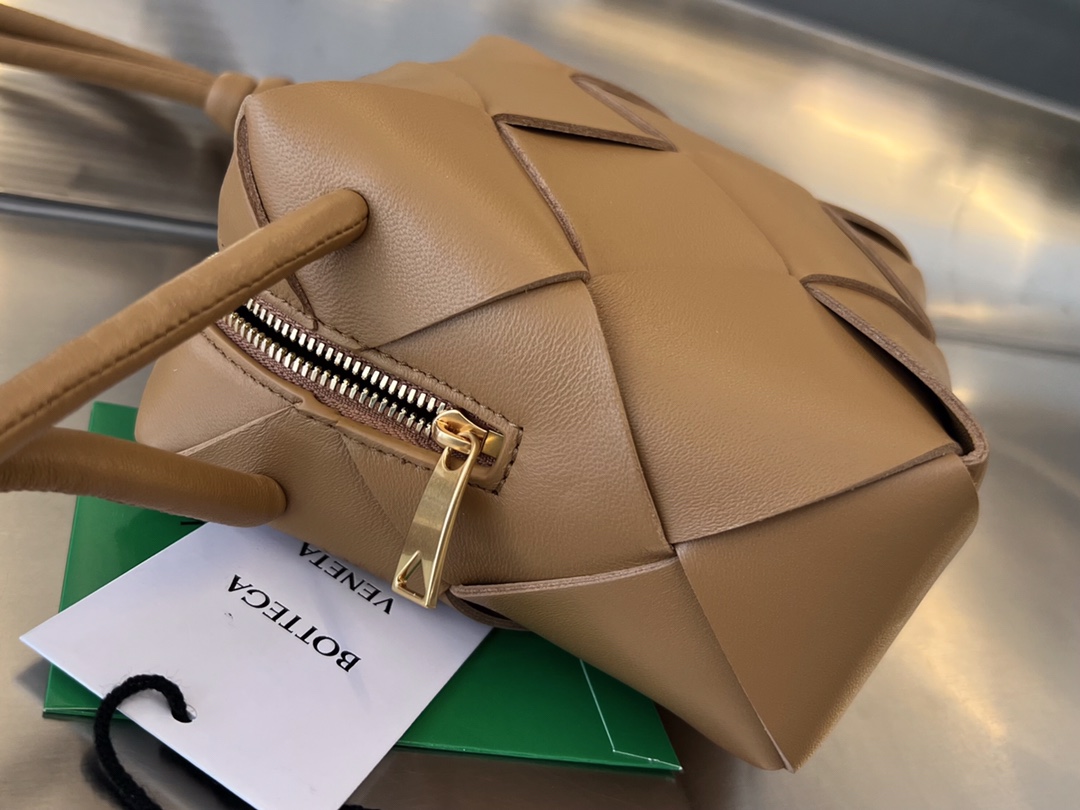 Bagsaaa B0tt*ga Ven*ta Mini Cassette Camera Bag 701915 Brown - 15cm