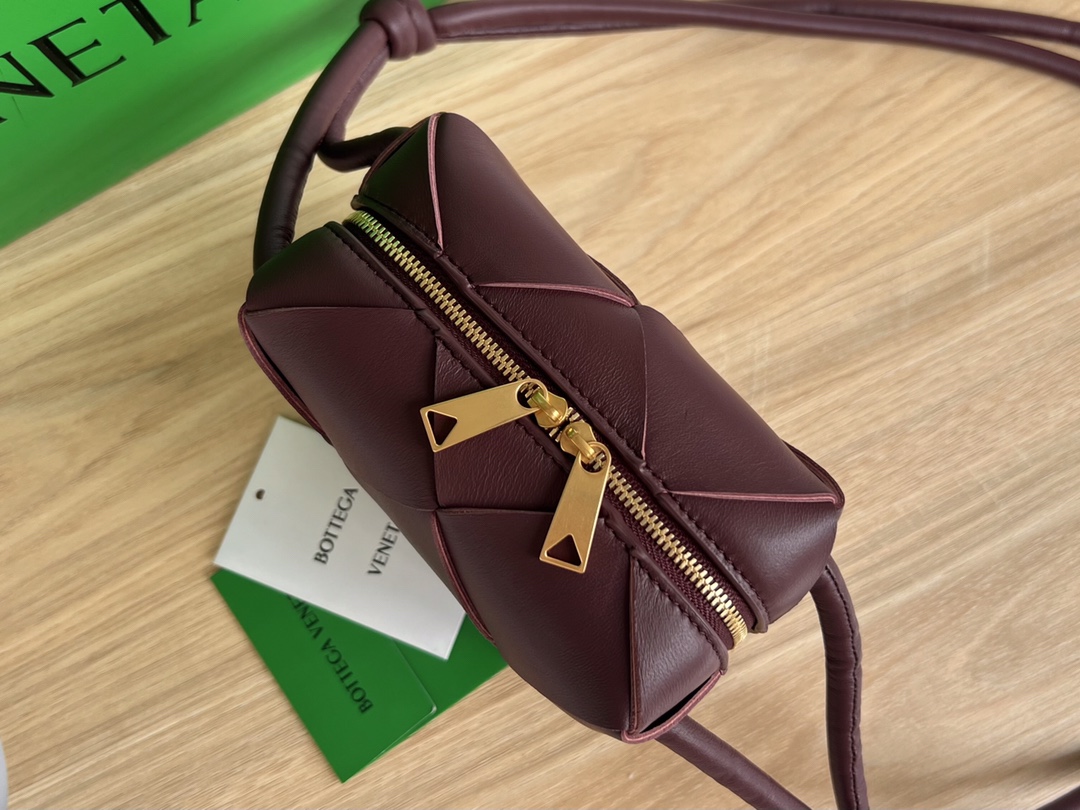 Bagsaaa B0tt*ga Ven*ta Mini Cassette Camera Bag 701915 Burgundy - 15cm