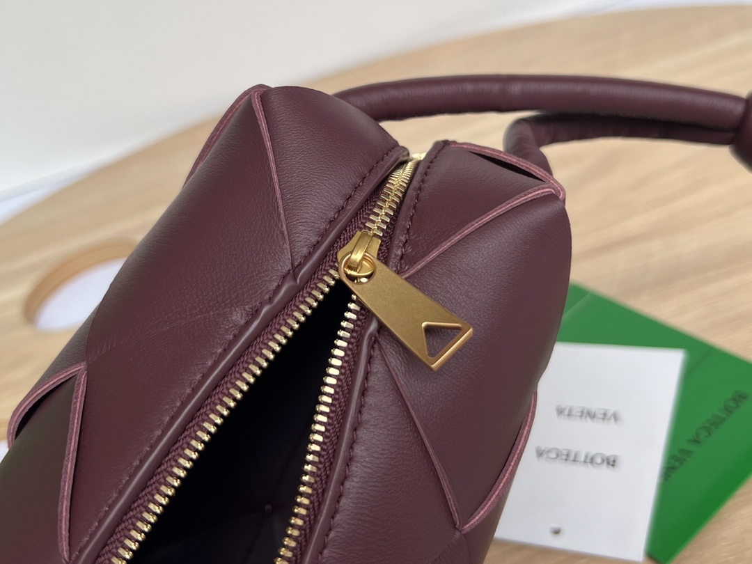 Bagsaaa B0tt*ga Ven*ta Mini Cassette Camera Bag 701915 Burgundy - 15cm