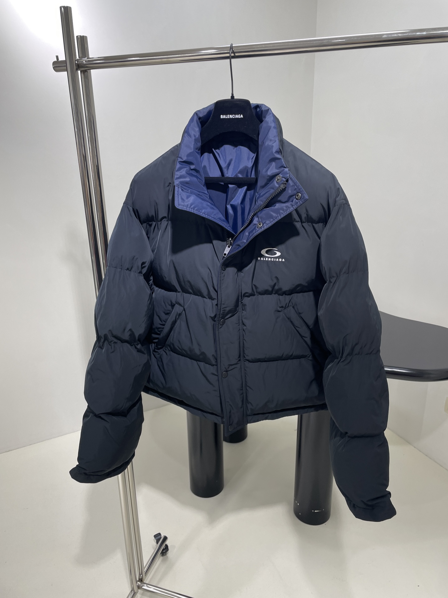 Bagsaaa Ba1en*iaga Loop Sport Icon Reversible Puffer in Black/blue