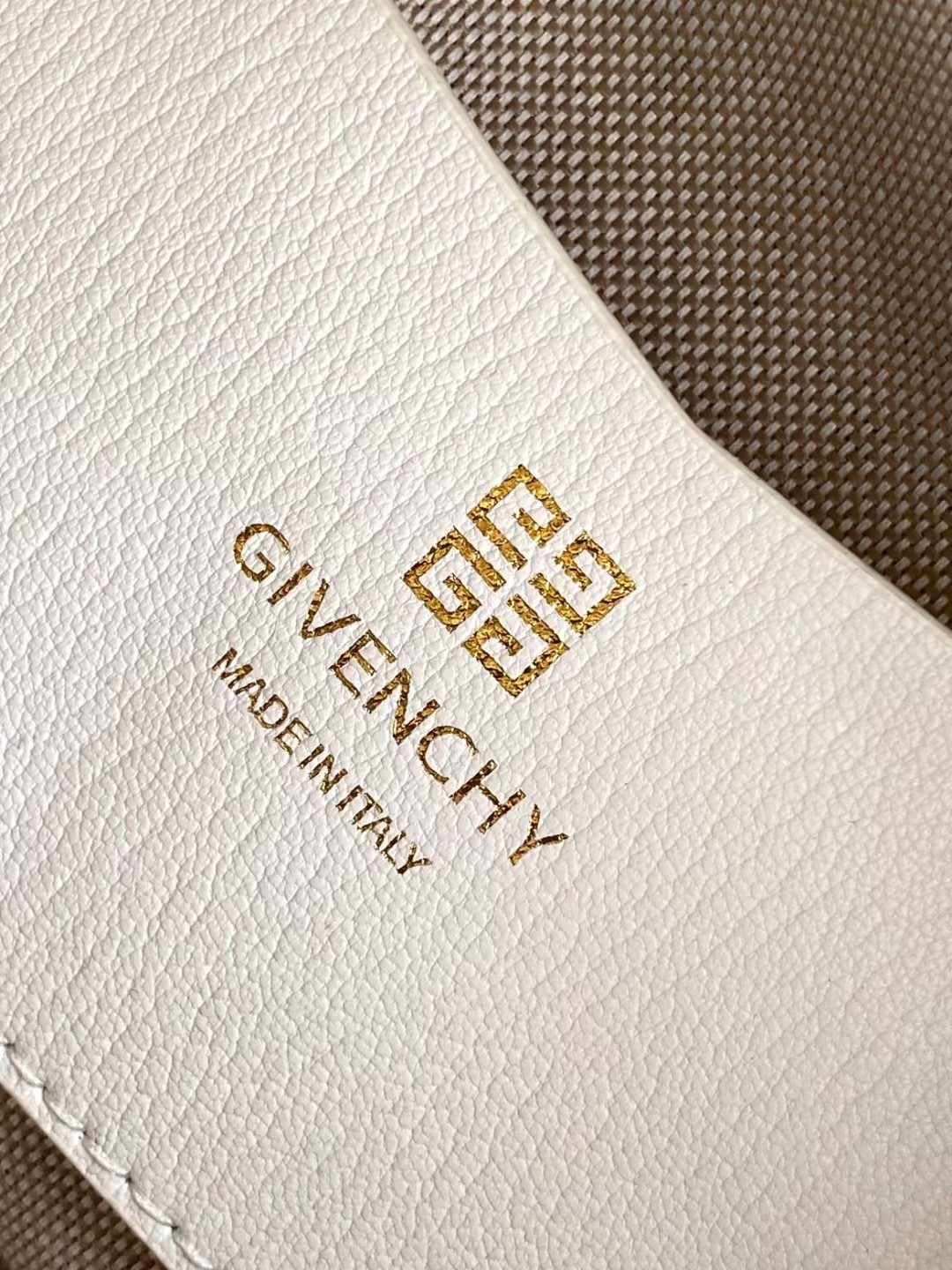 Bagsaaa Givenchy Mini Antigona Cube bag in leather white - 22cm