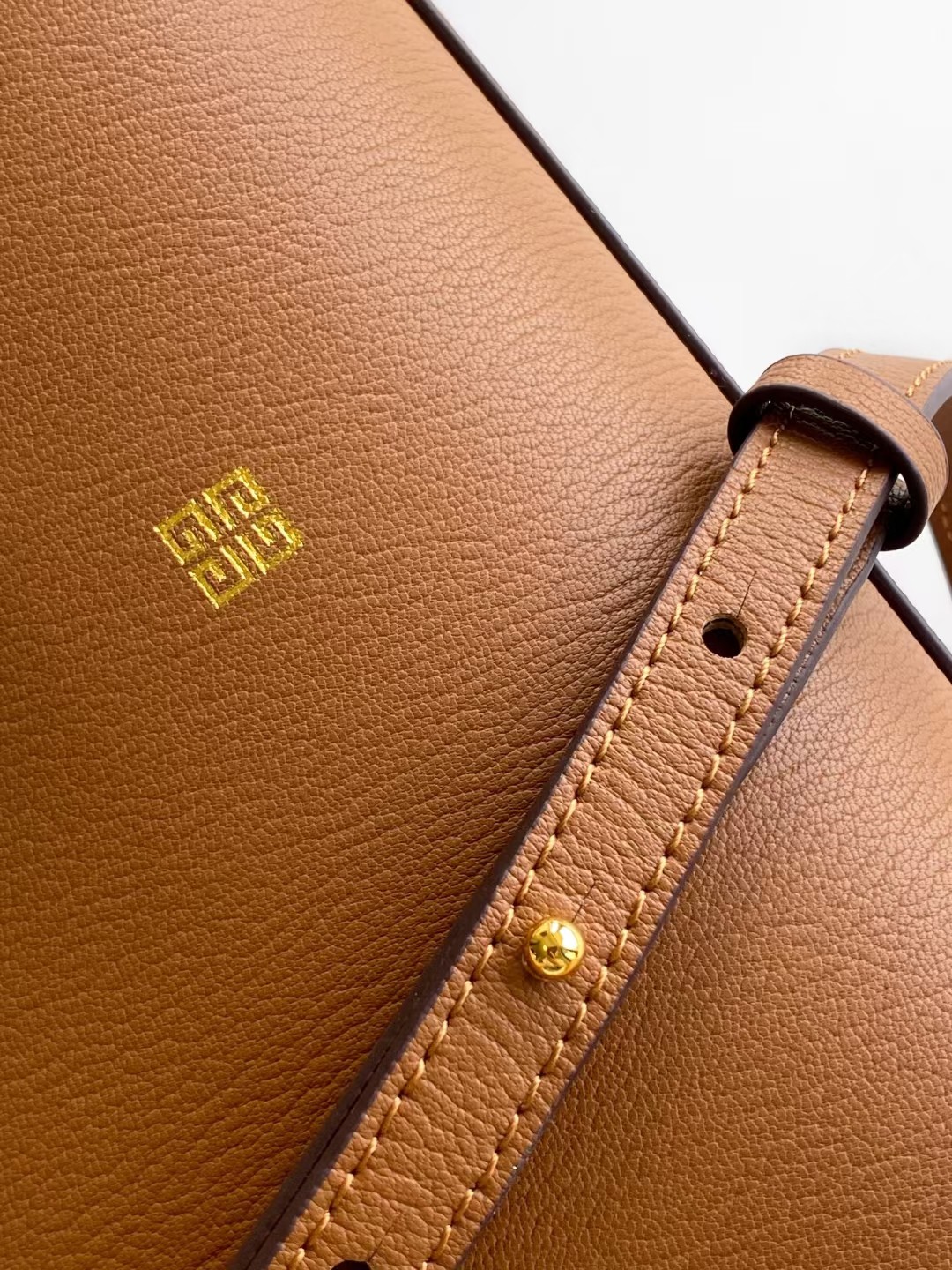 Bagsaaa Givenchy Mini Antigona Cube bag in leather brown - 22cm
