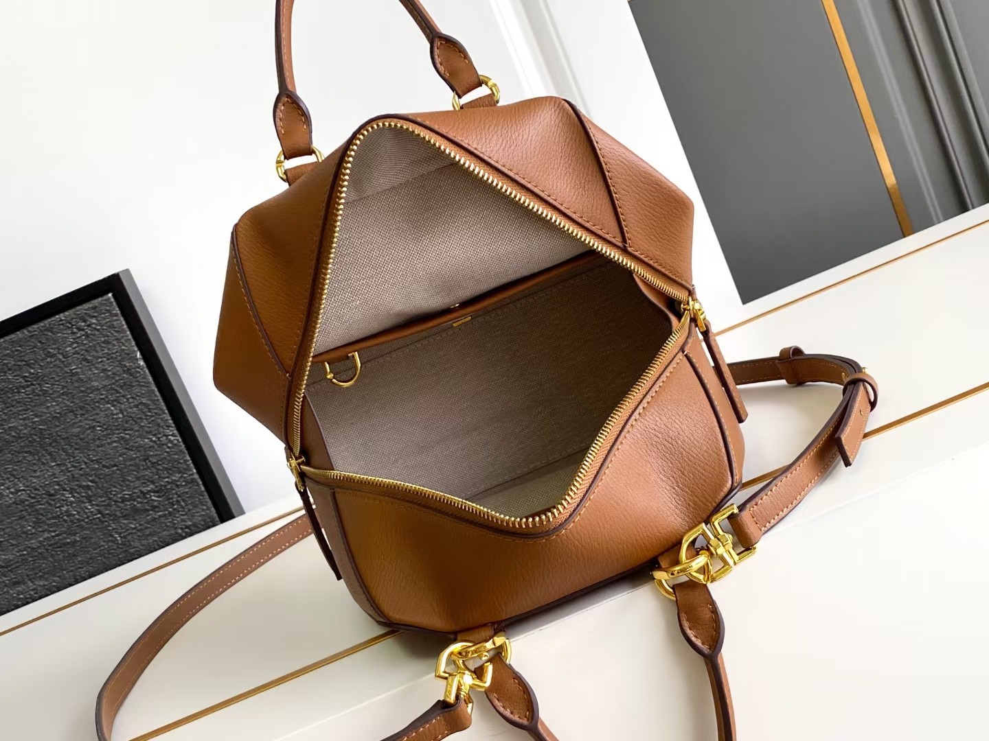 Bagsaaa Givenchy Mini Antigona Cube bag in leather brown - 22cm