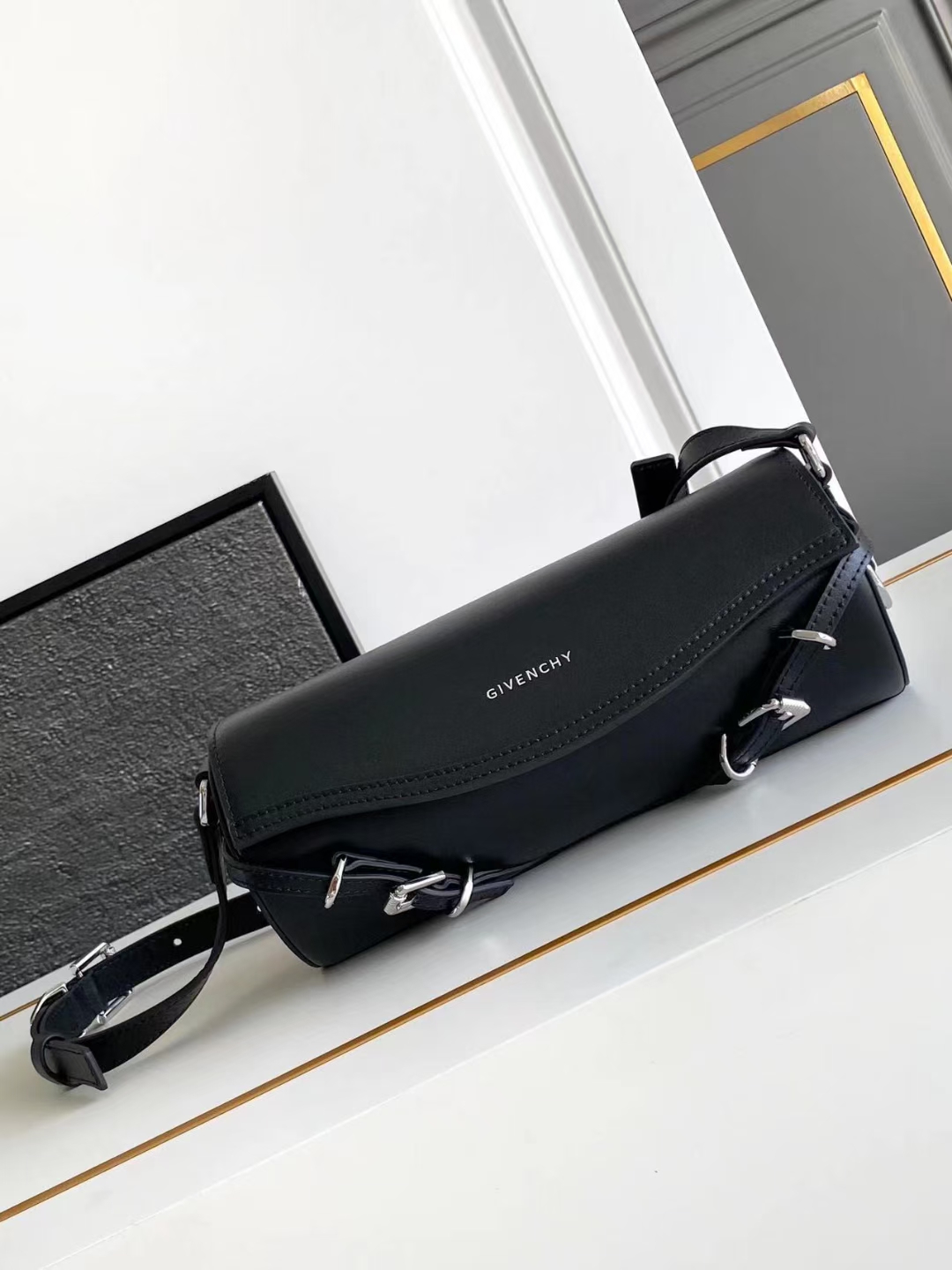 Bagsaaa Givenchy Voyou Roller bag in grained leather black - 25cm