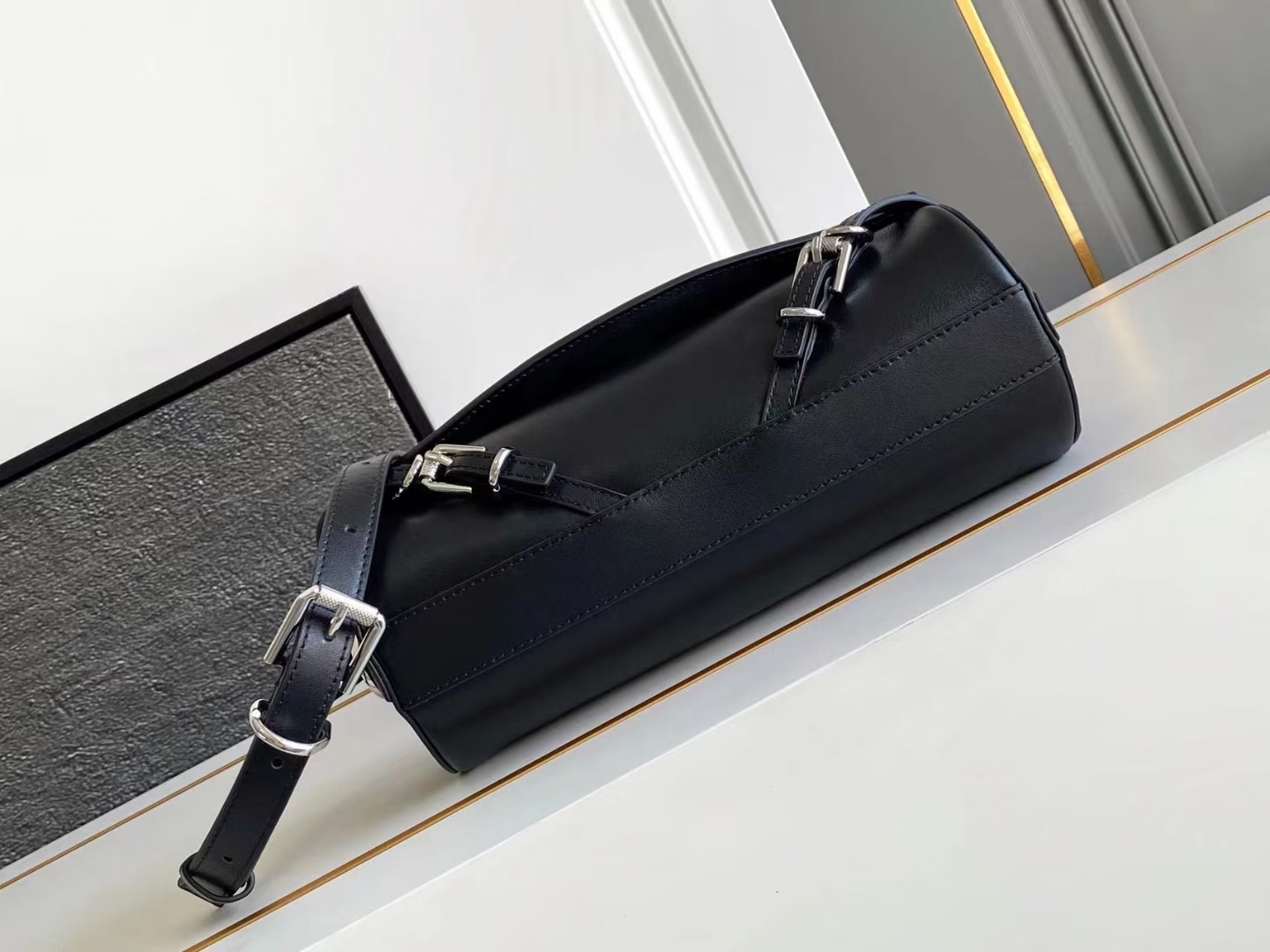 Bagsaaa Givenchy Voyou Roller bag in grained leather black - 25cm