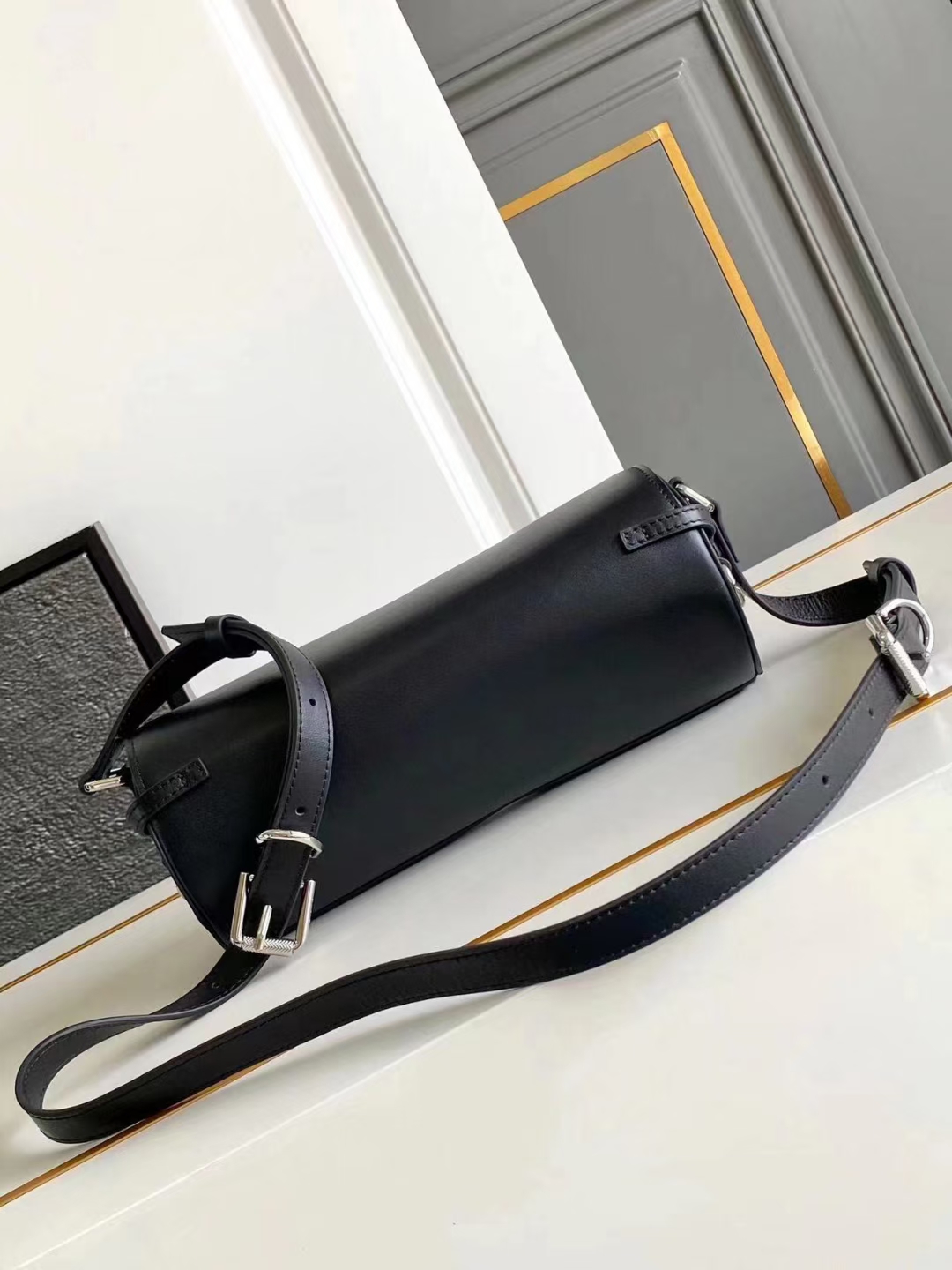 Bagsaaa Givenchy Voyou Roller bag in grained leather black - 25cm