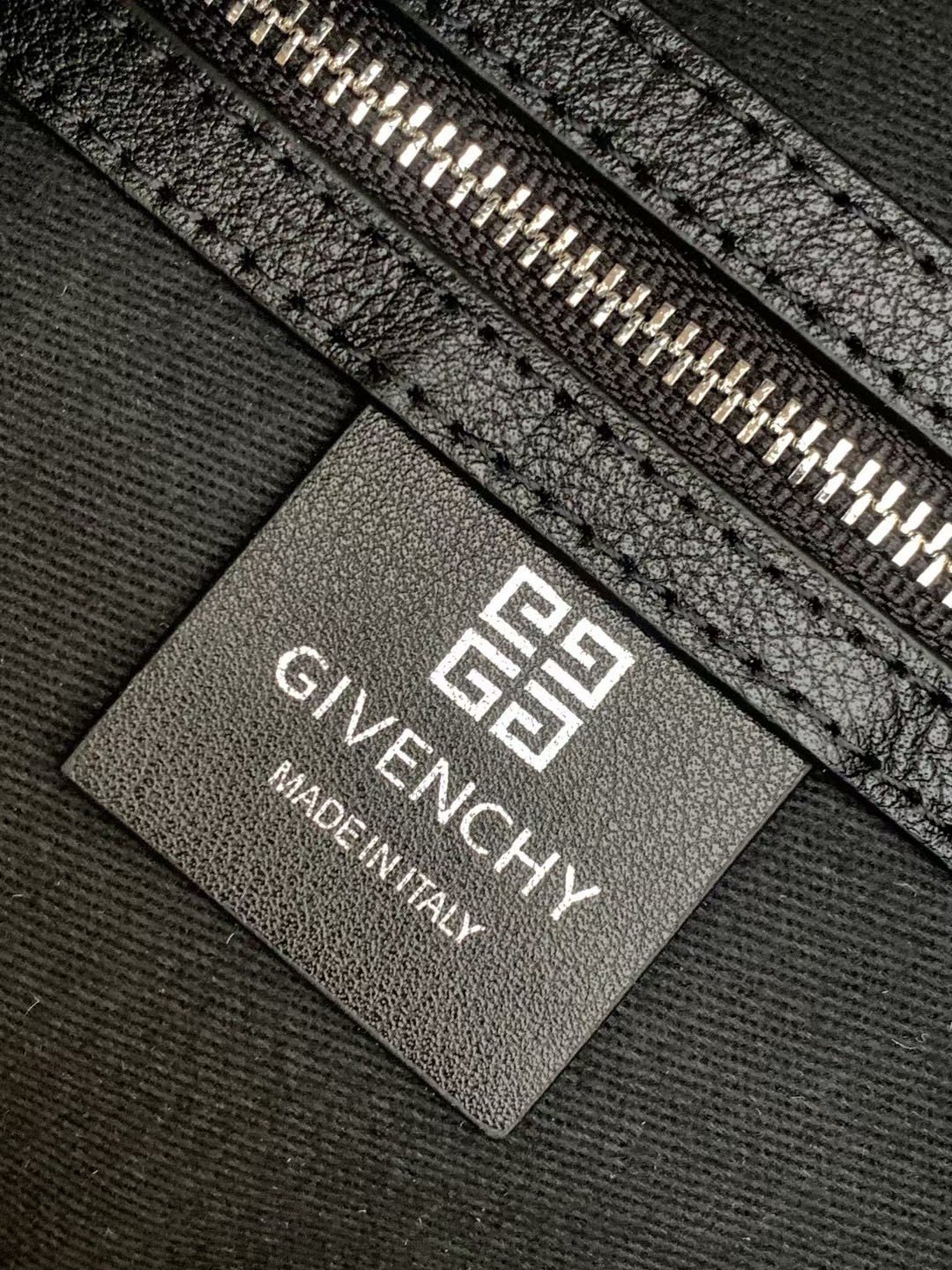 Bagsaaa Givenchy Medium Voyou bag in corset style leather black - 40cm