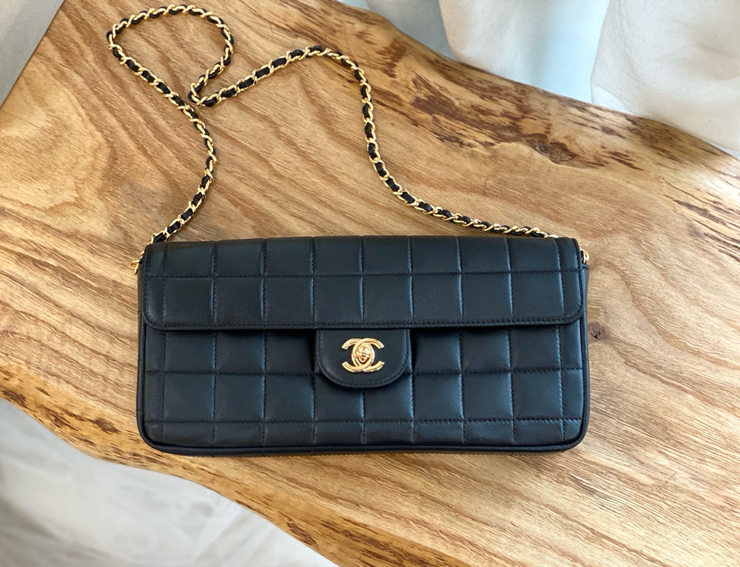 Bagsaaa Ch**el Ch**el East West Chocolate Bar Black - 26cm