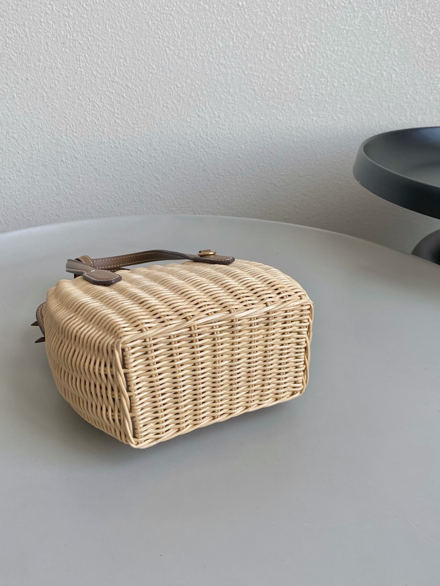 Bagsaaa Miu Miu wicker and leather handbag - 20cm
