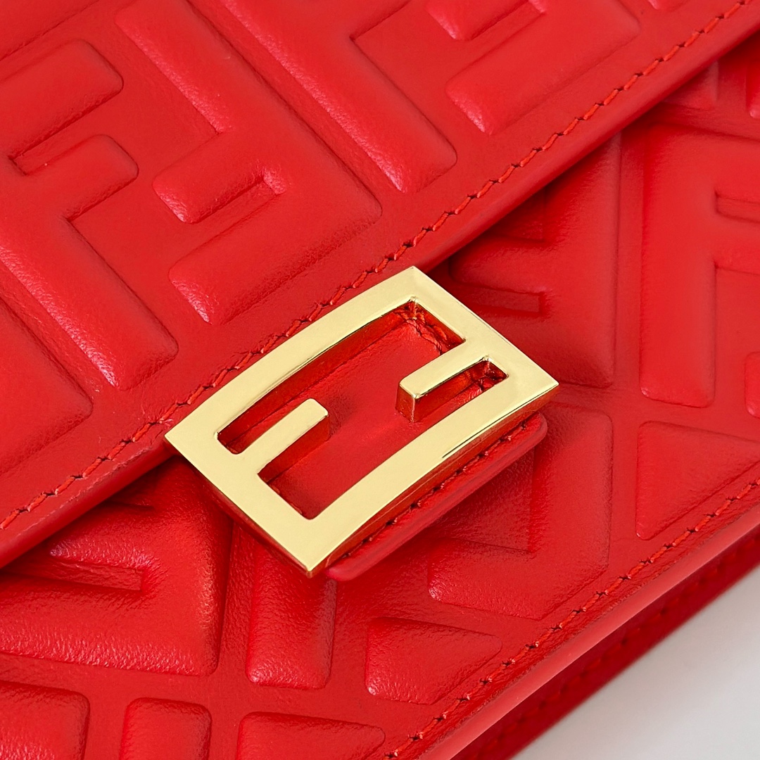 Bagsaaa F**di Wallet On Chain Baguette red nappa leather wallet - 21cm