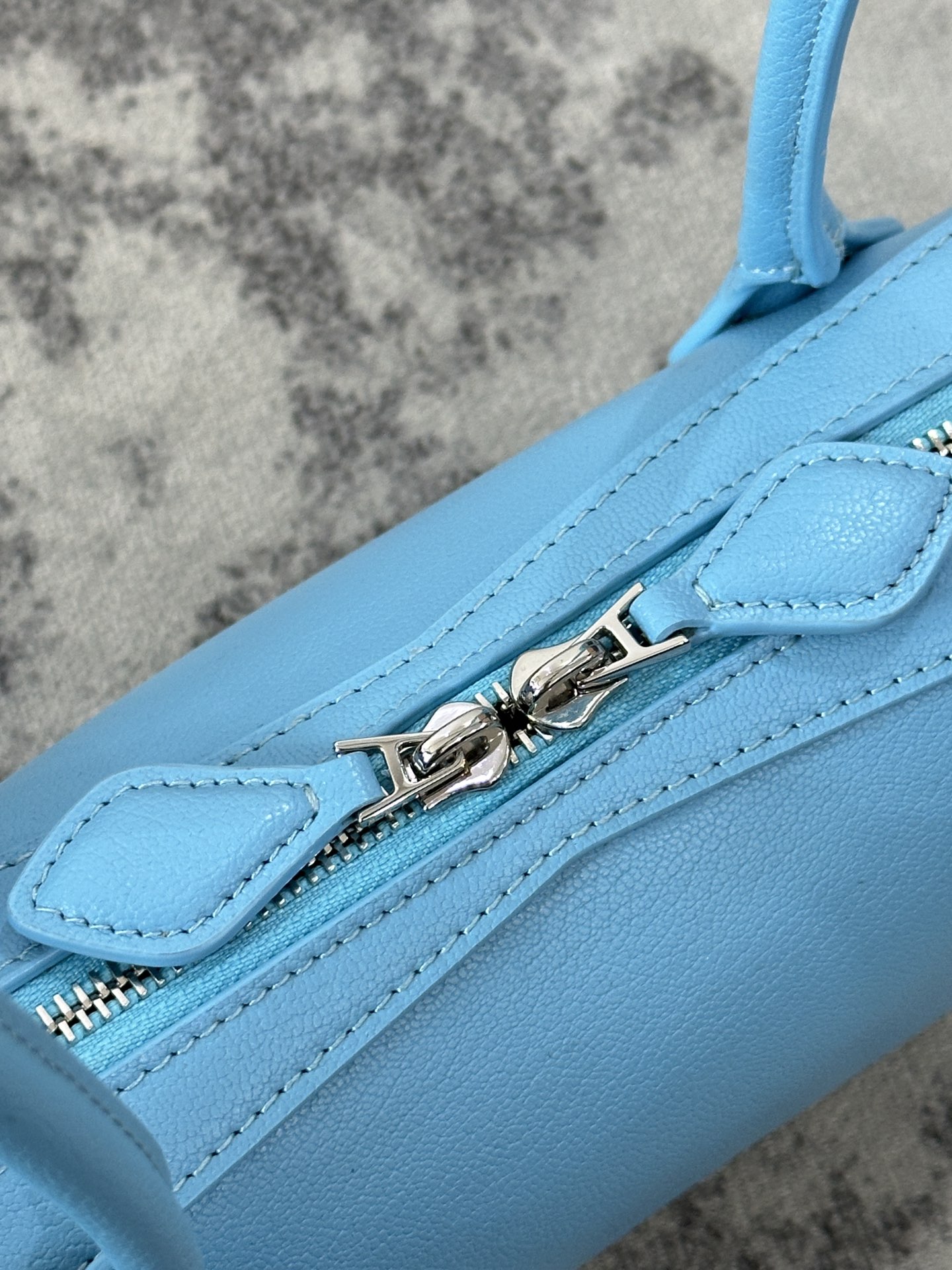 Bagsaaa Alaia Le Teckel Small Bag Blue - 27x9x8 cm