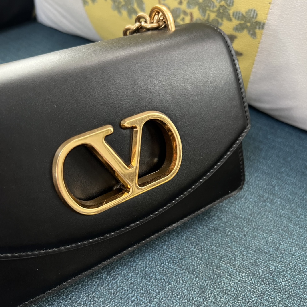 Bagsaaa Small Va1e*ntin0 Garavani Vain Shoulder Bag Black - 19.5cm