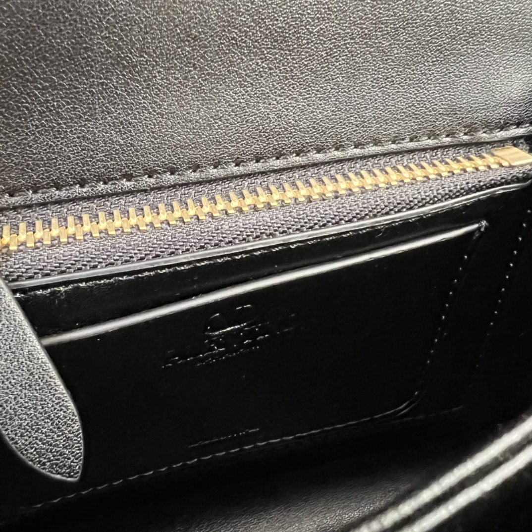 Bagsaaa Small Va1e*ntin0 Garavani Vain Shoulder Bag Black - 19.5cm