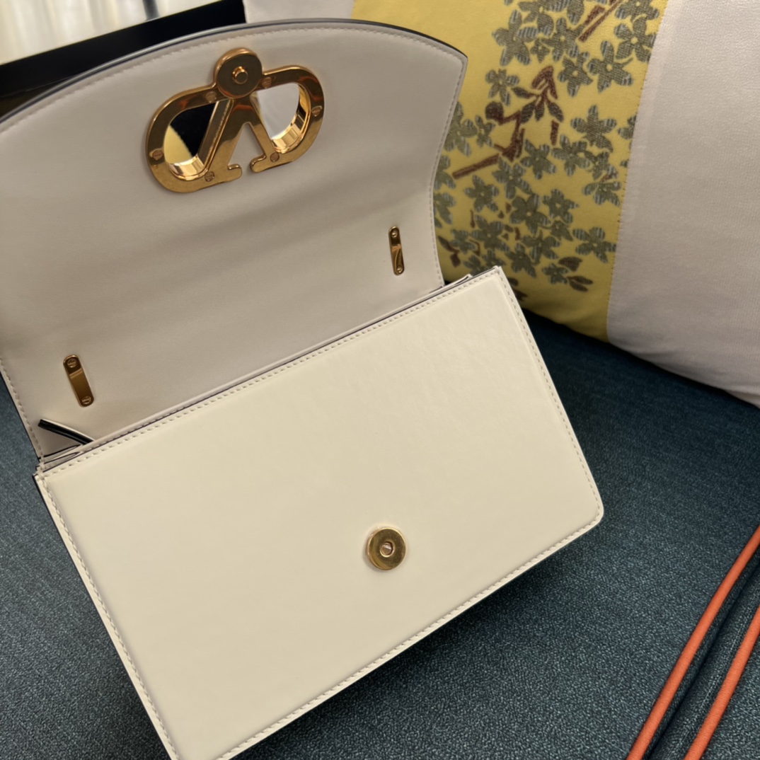 Bagsaaa Va1e*ntin0 Garavani Vain Shoulder Bag Ivory - 24cm