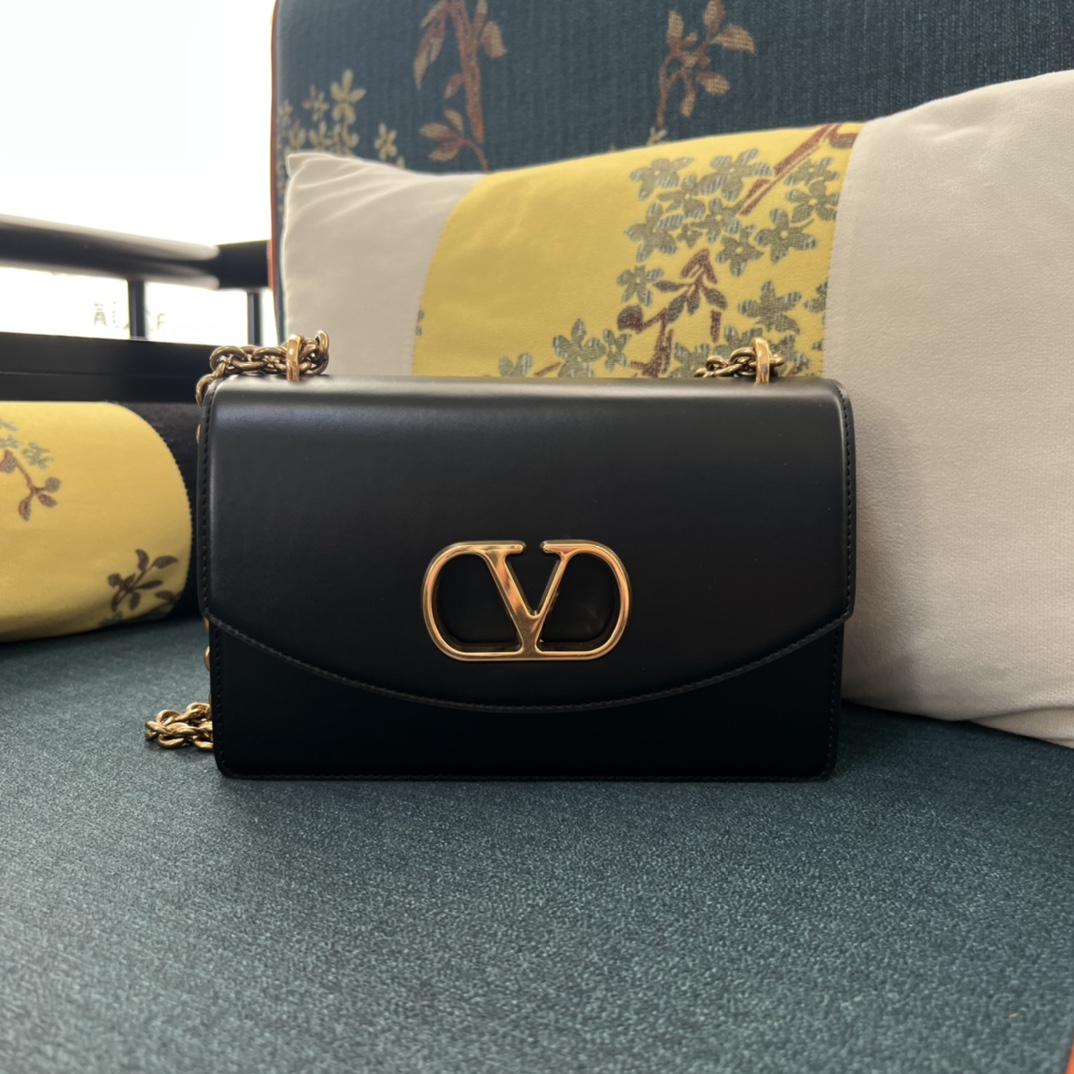 Bagsaaa Va1e*ntin0 Garavani Vain Shoulder Bag Black - 24cm