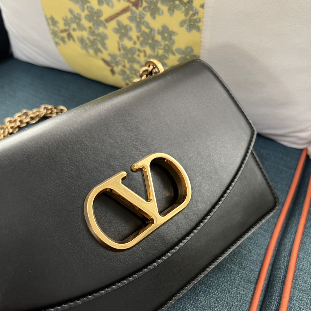 Bagsaaa Va1e*ntin0 Garavani Vain Shoulder Bag Black - 24cm