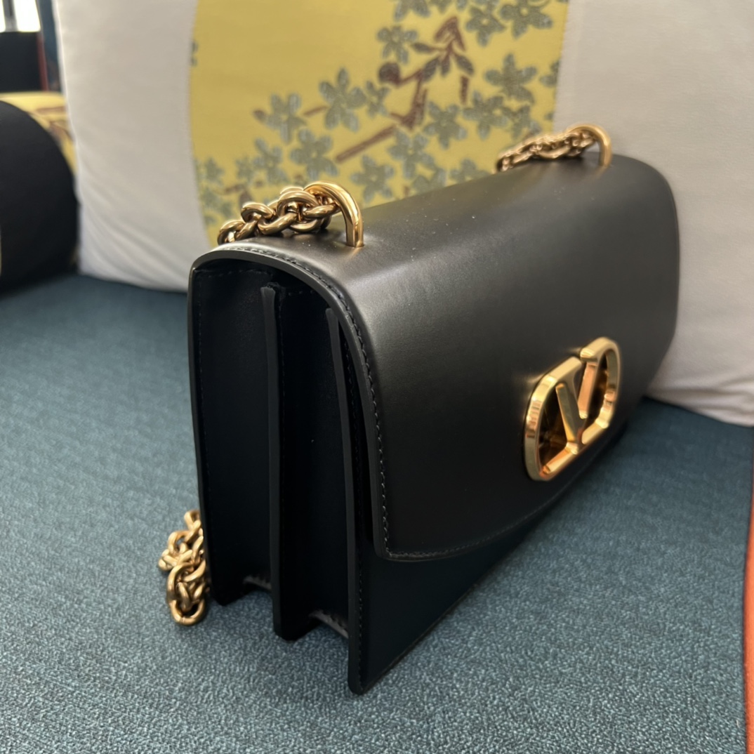 Bagsaaa Va1e*ntin0 Garavani Vain Shoulder Bag Black - 24cm