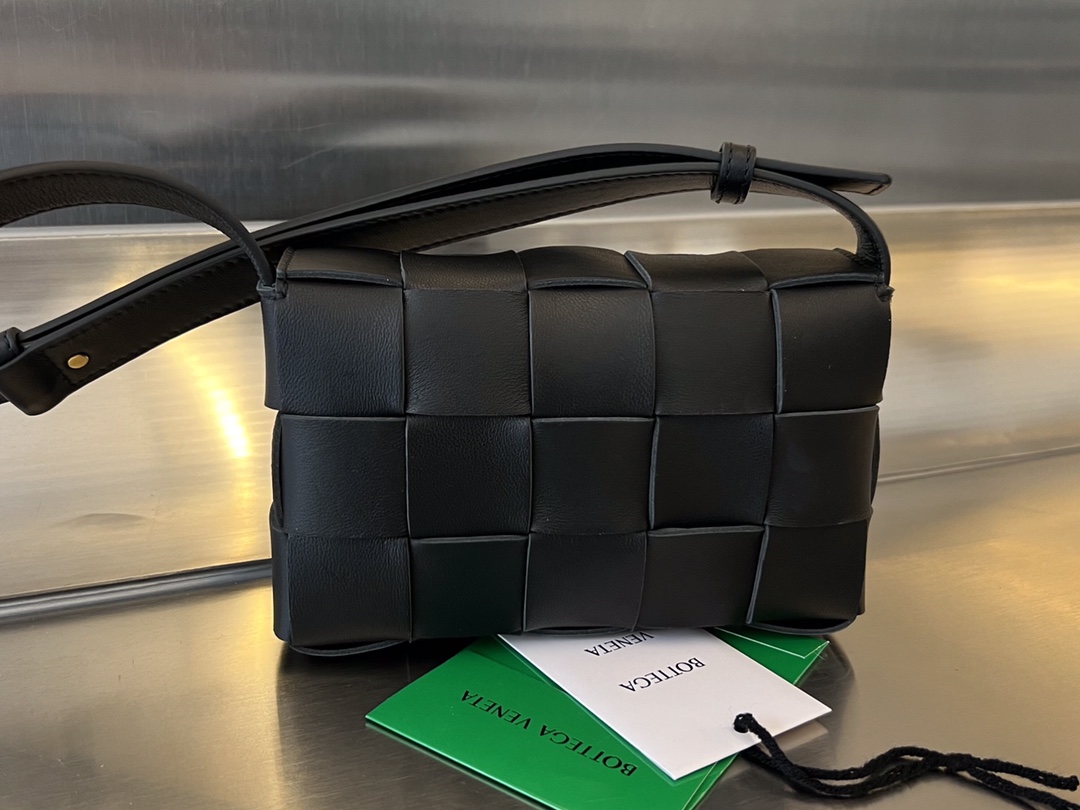 Bagsaaa B0tt*ga Ven*ta Small Cassette 730848 Black - 19cm