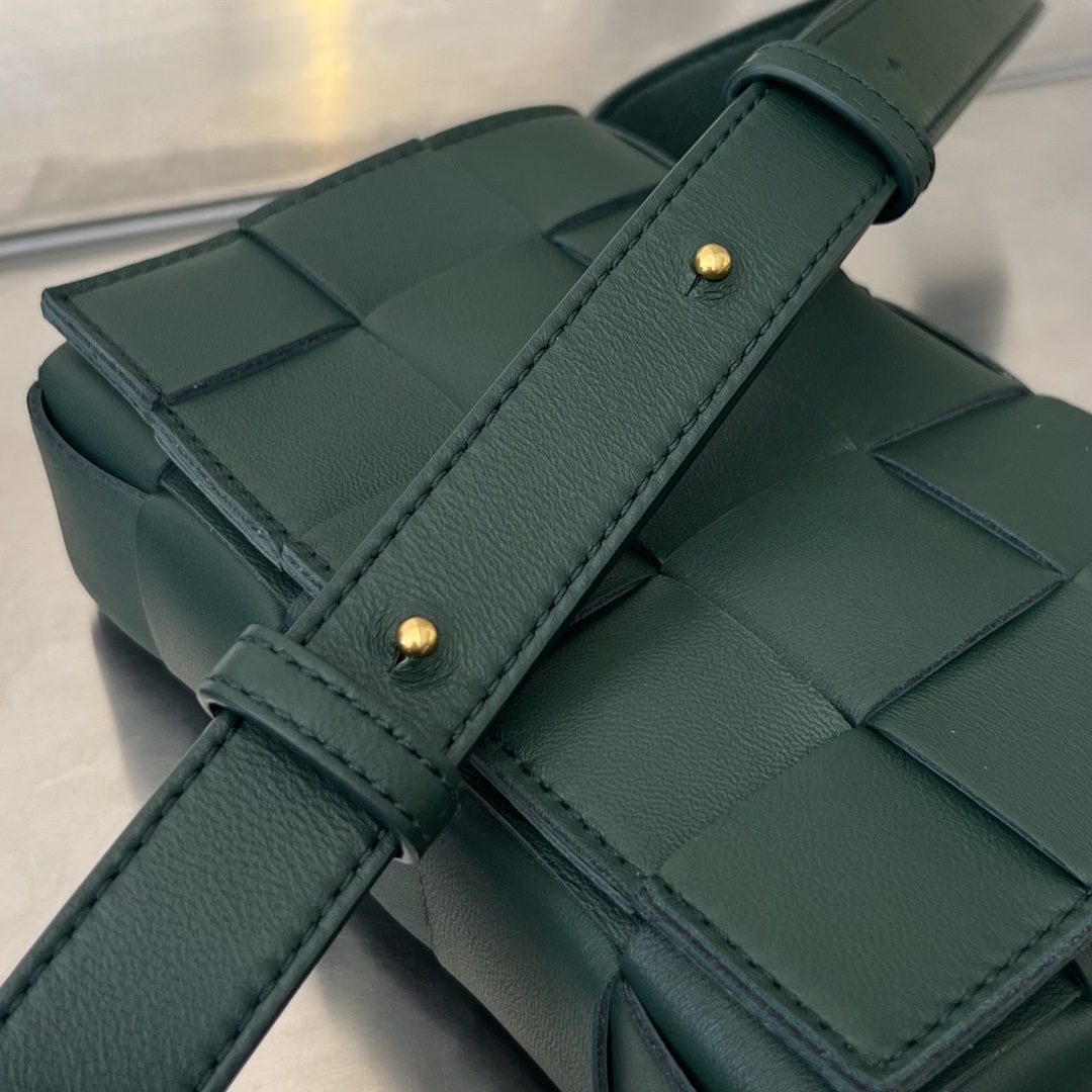 Bagsaaa B0tt*ga Ven*ta Small Cassette 730848 Dark Green - 19cm