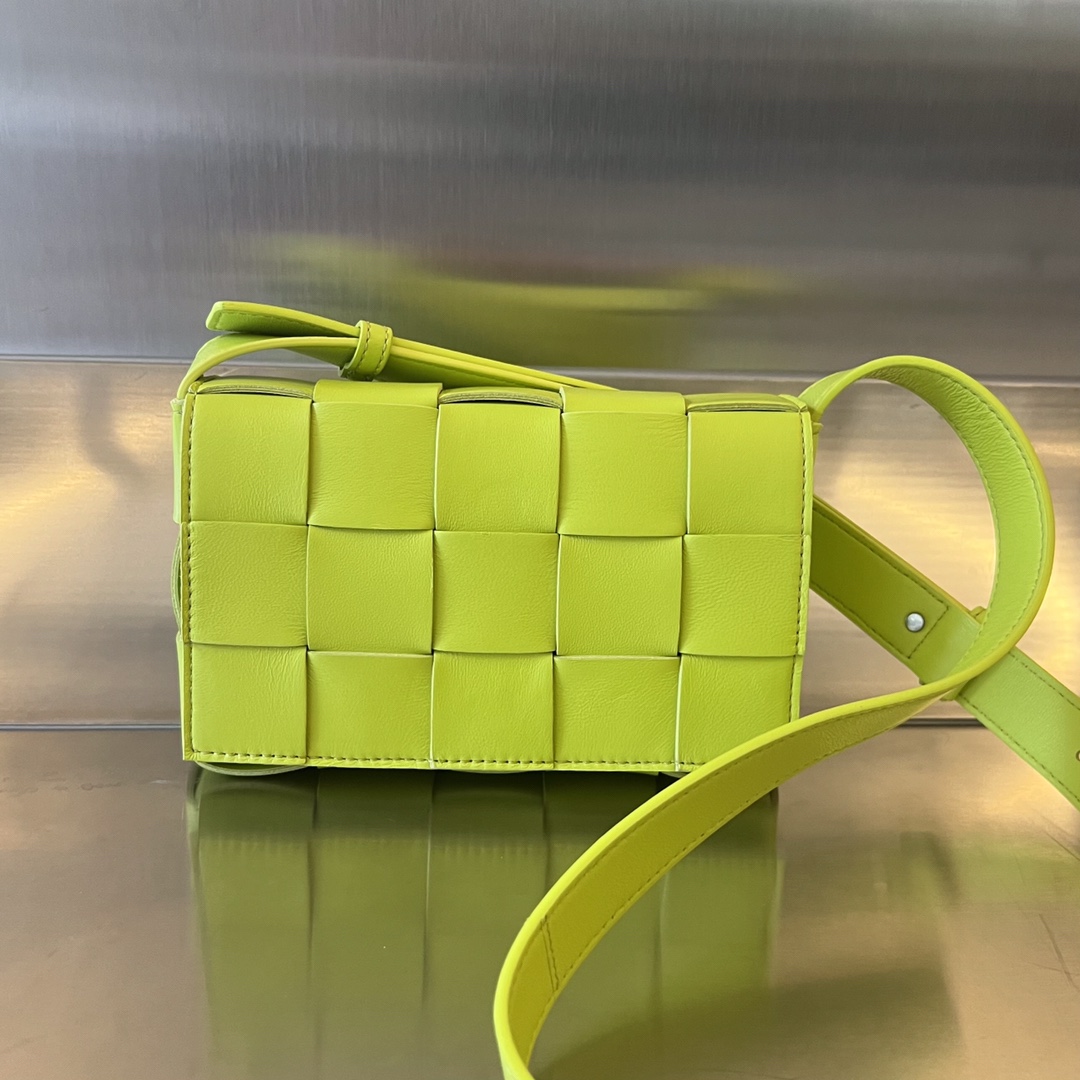 Bagsaaa B0tt*ga Ven*ta Small Cassette 730848 Neon Green - 19cm