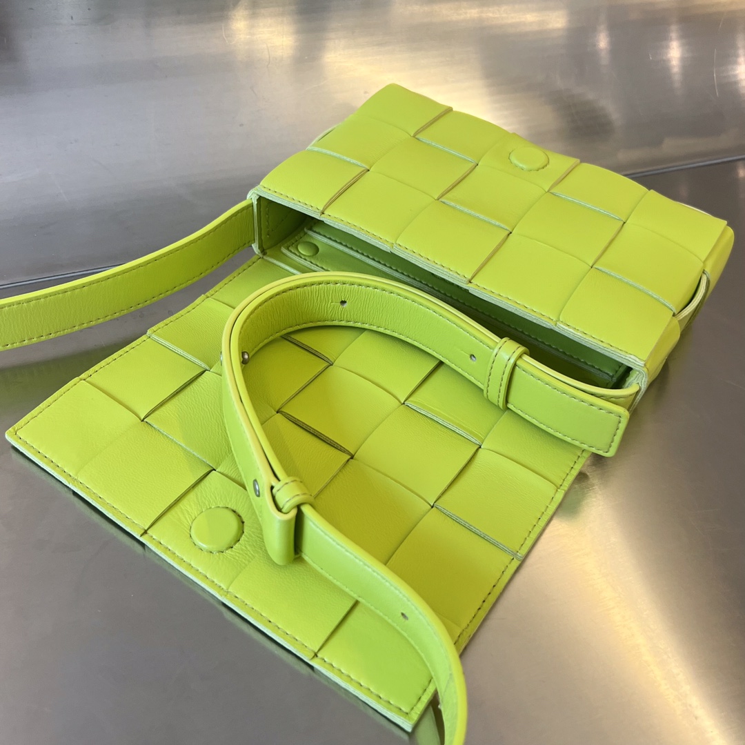Bagsaaa B0tt*ga Ven*ta Small Cassette 730848 Neon Green - 19cm